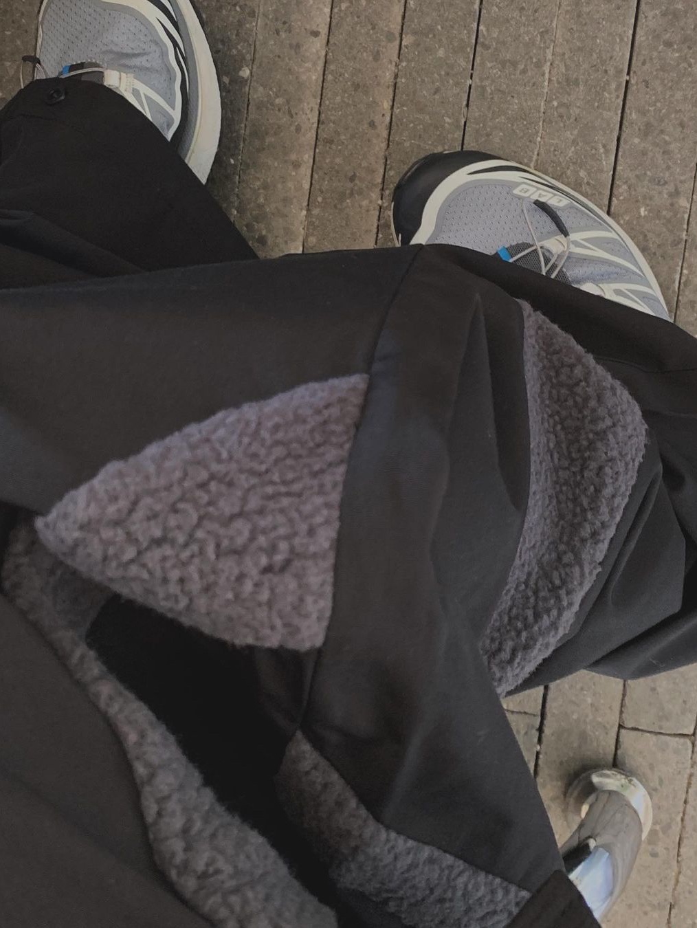 Opening Project Paneled Fleece Pants Black 착용 스타일 - 8