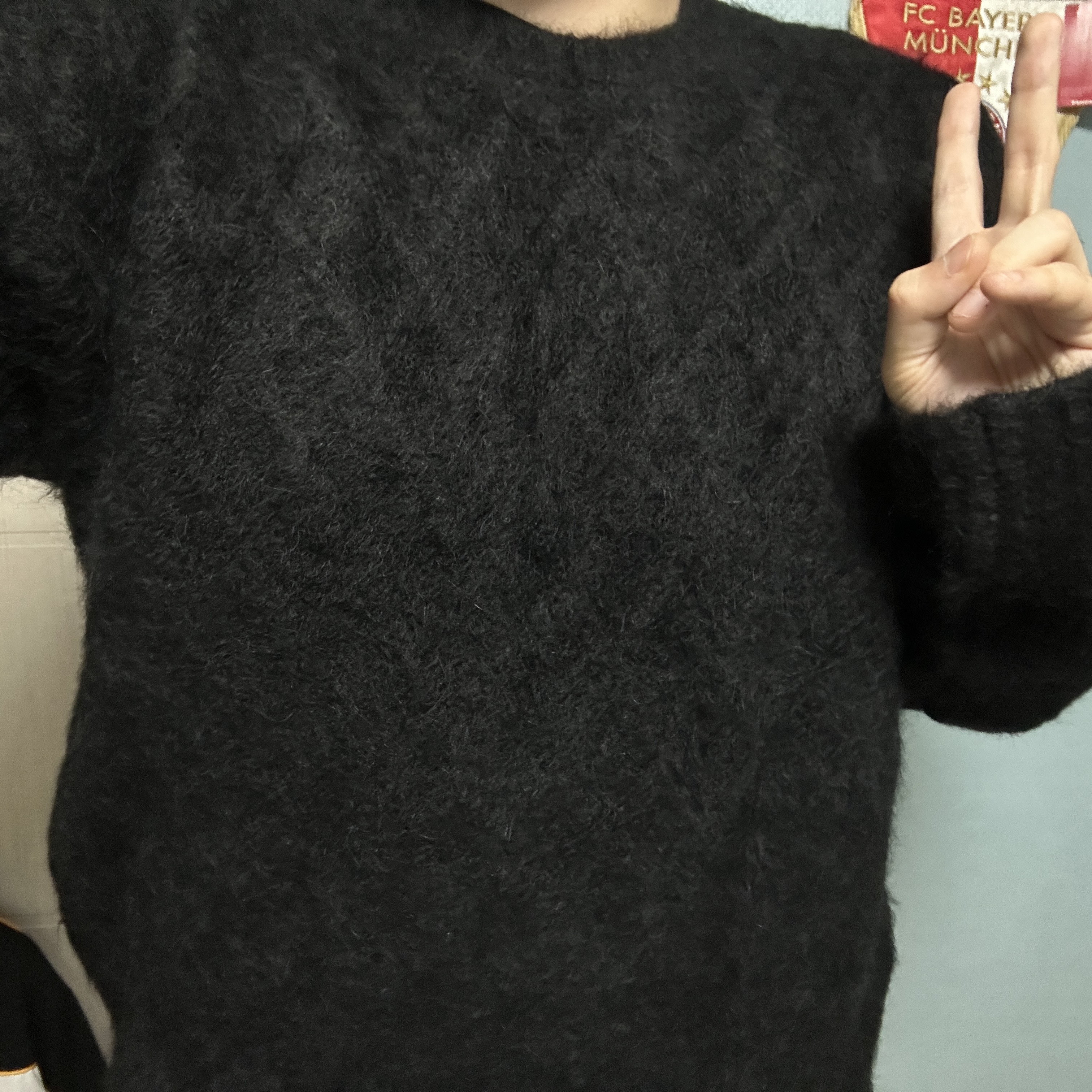 Stussy Fuzzy Lattice Crew Sweater Black 착용 스타일