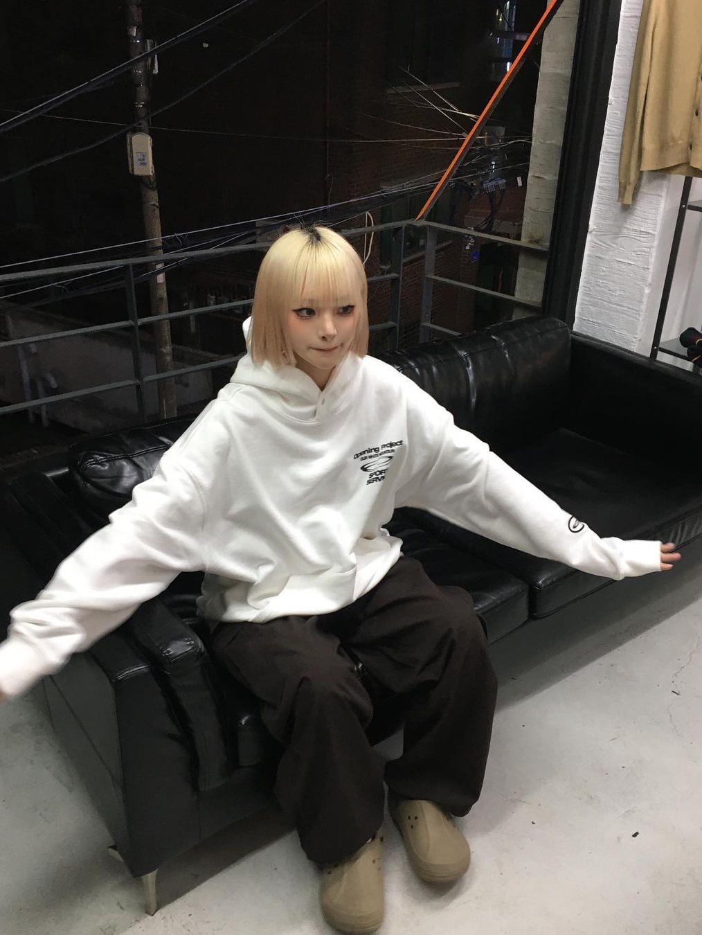Opening Project Sport Service Hoodie Off White 착용 스타일 - 1