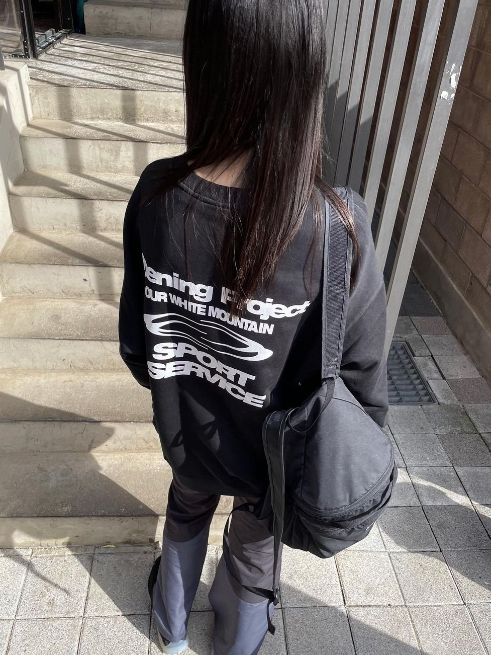 Opening Project Sport Service Sweatshirt Black 착용 스타일 - 3