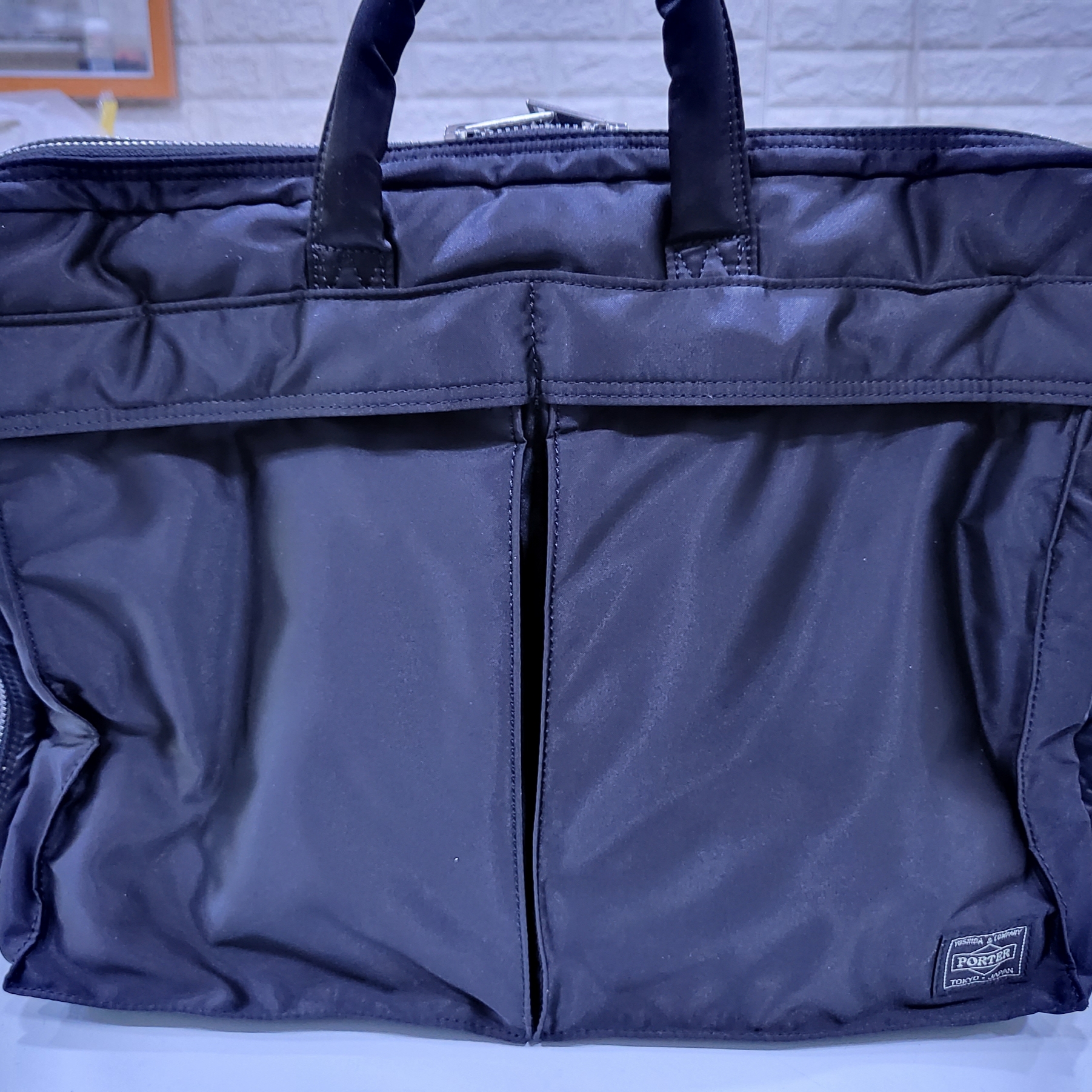 Porter Tanker 2Way Briefcase Black 착용 스타일 - 2