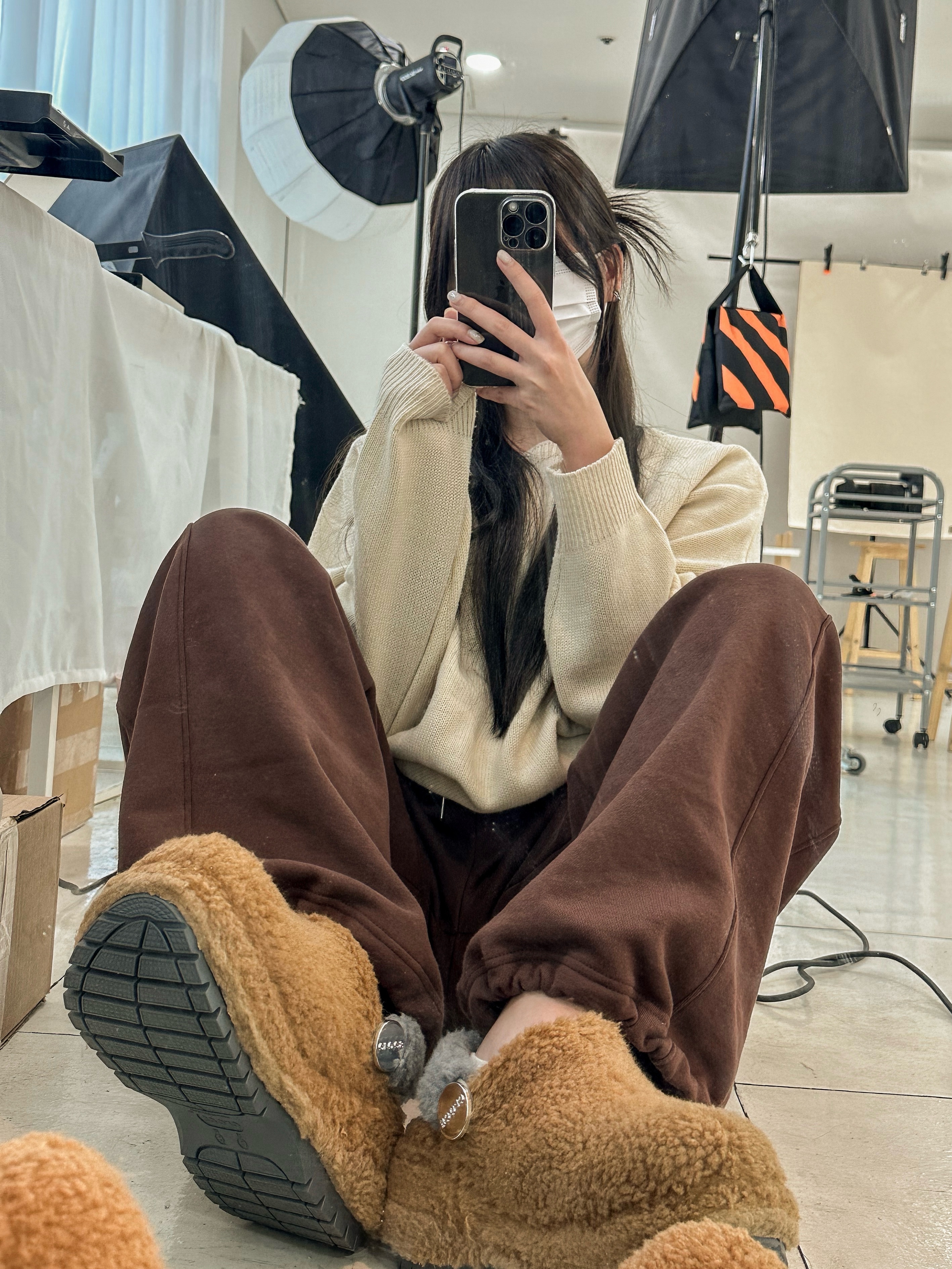 Crocs x Lil Nas X Mega Crush Clog Black Brown 착용 스타일 - 1