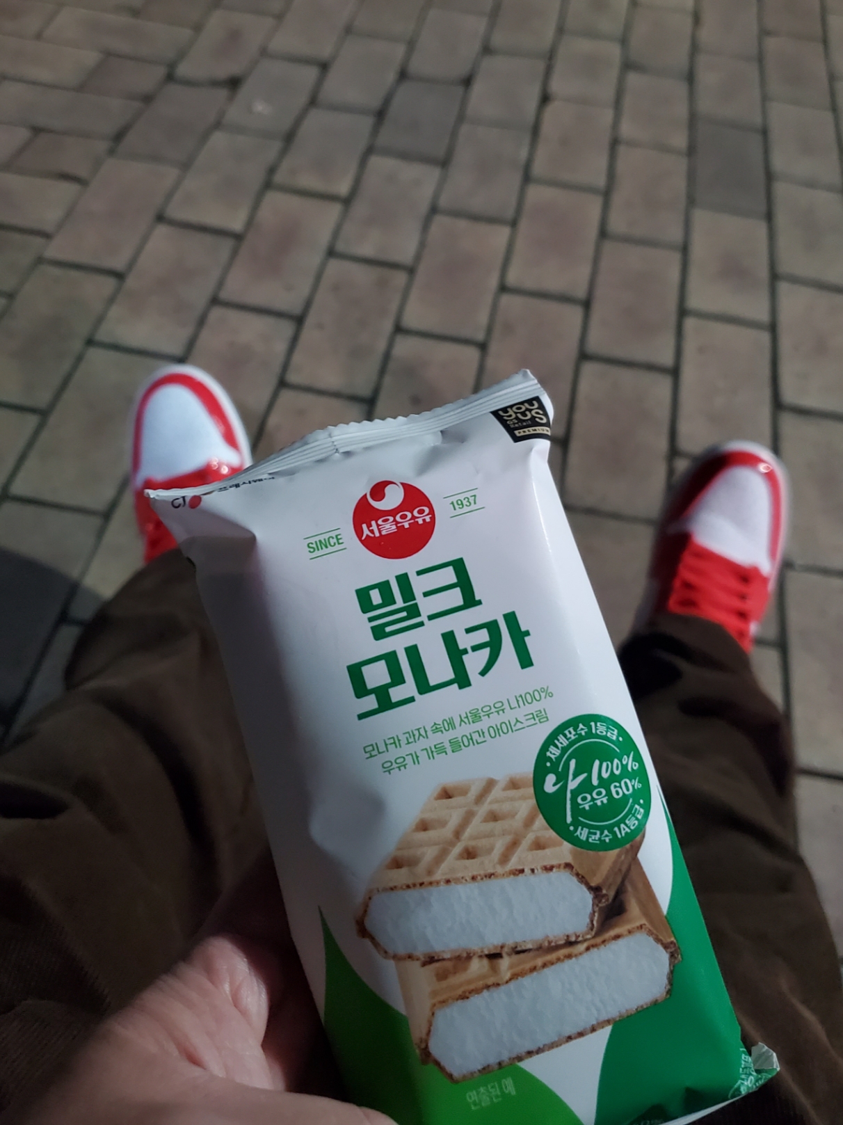Jordan 1 Mid SE Barcelona Sweater 착용 스타일 - 2