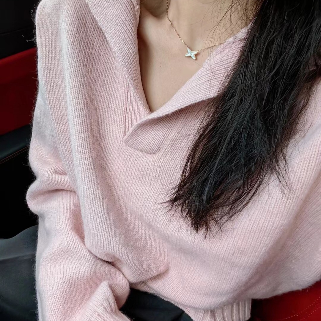Chaumet Jeux De Liens Pendant Rose Gold Mother of Pearl Diamond 착용 스타일