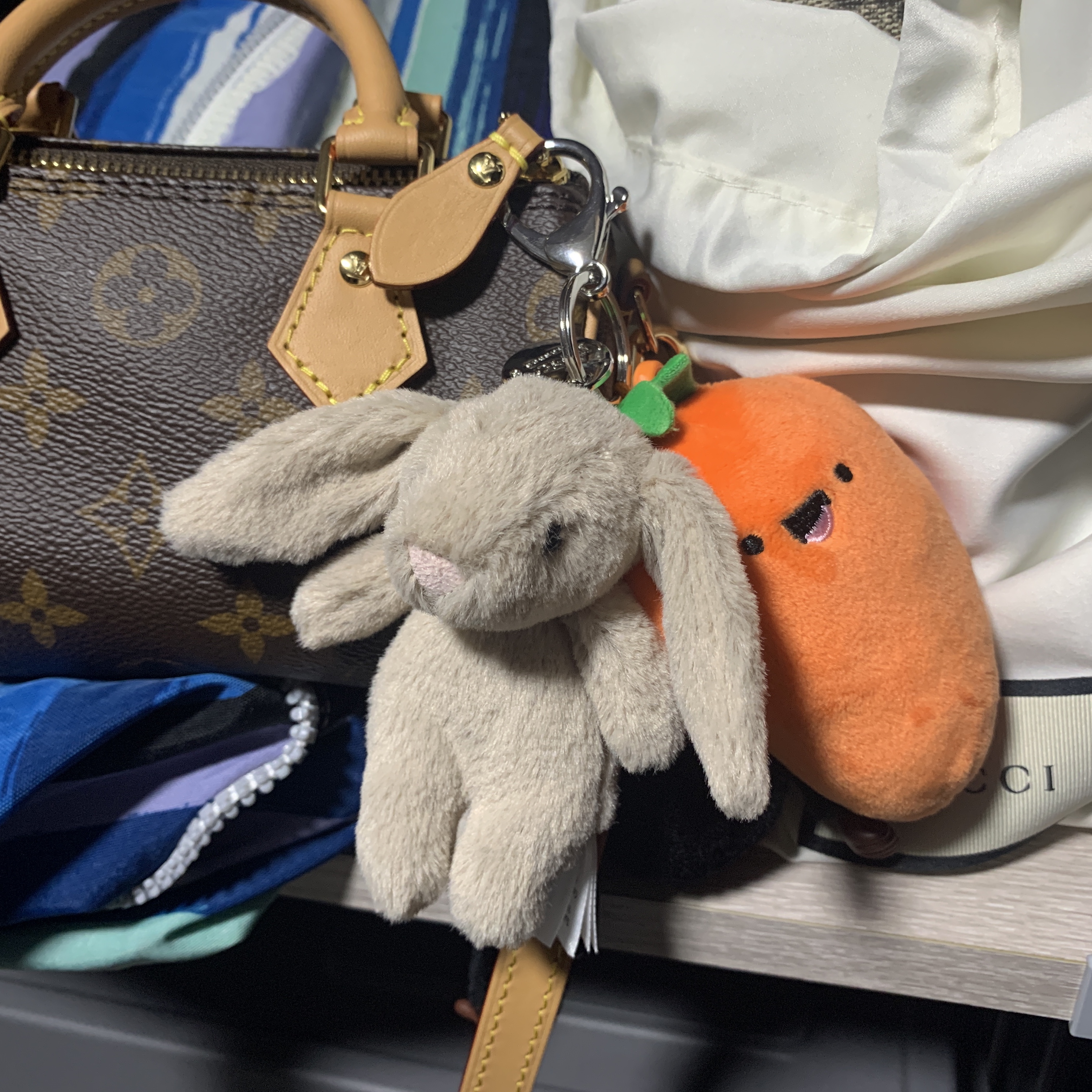 Jellycat Bashful Bunny Bag Charm Beige 착용 스타일 - 2
