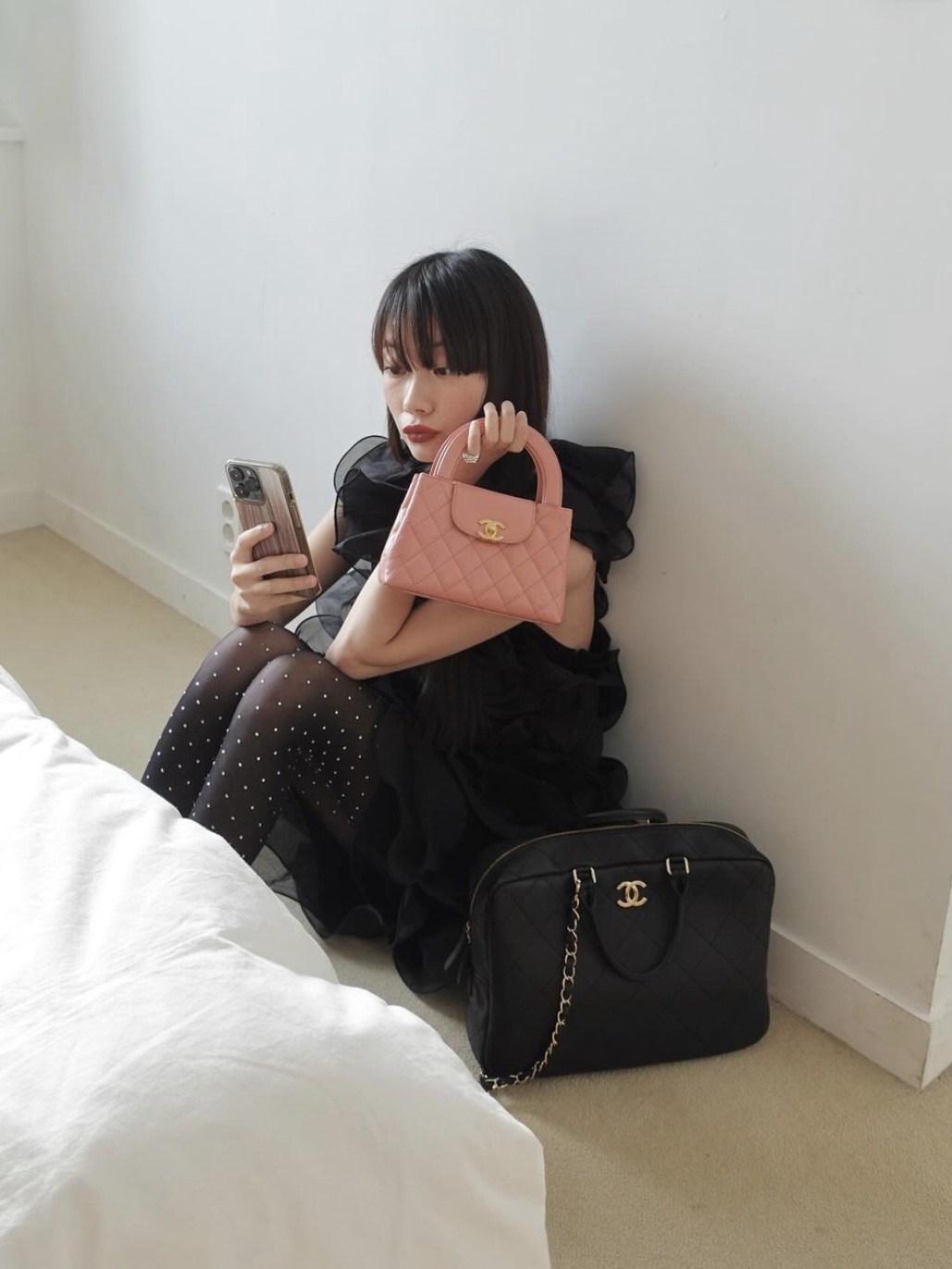 Chanel Mini Shopping Bag Shiny Aged Calfskin & Gold Coral Pink 착용 스타일