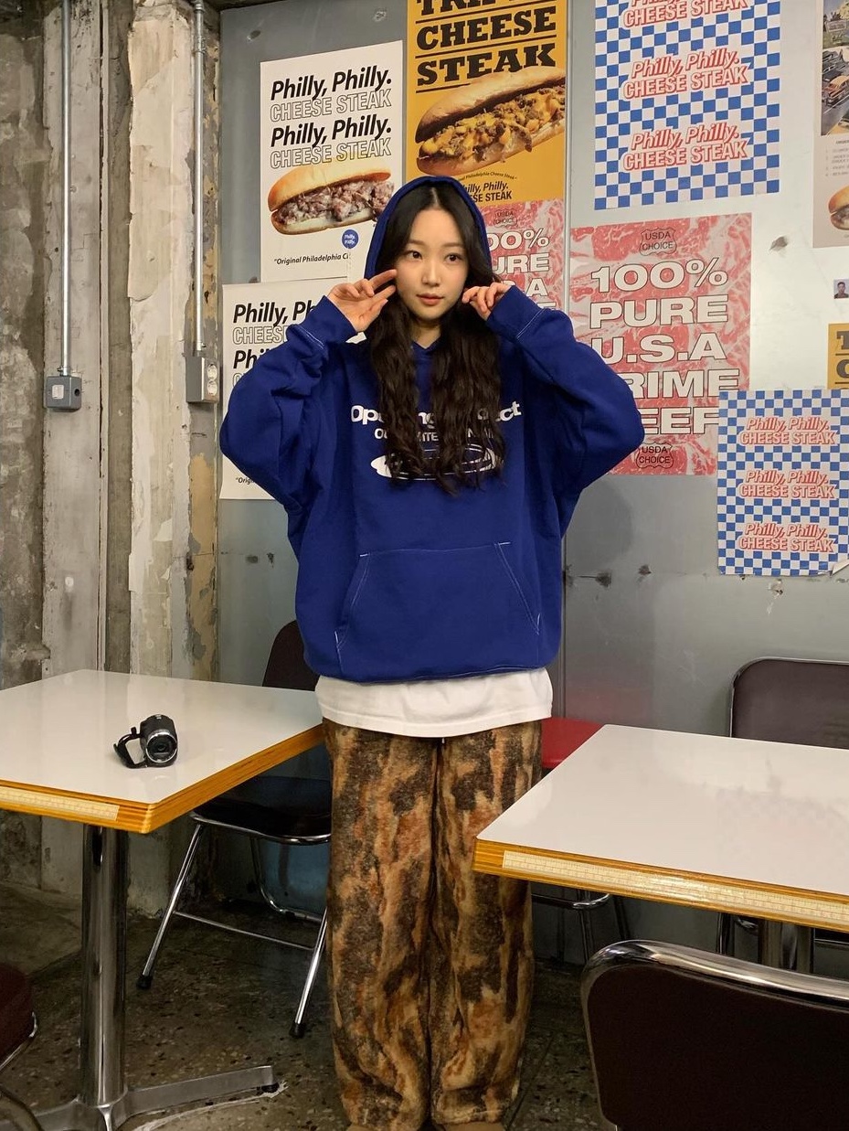 Opening Project Identity Hoodie Cobalt Blue 착용 스타일 - 4