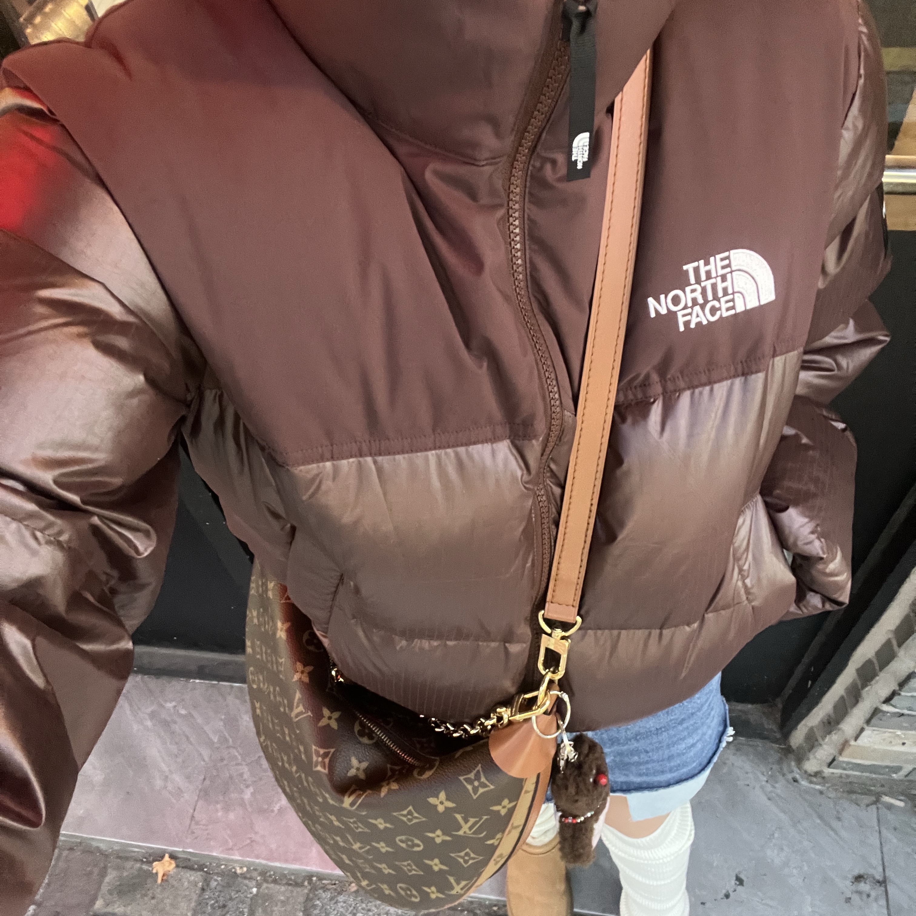 (W) The North Face White Label Novelty Nuptse Down Jacket Cocoa Brown, (W) UGG Classic Mini Platform Boots Chestnut 착용 스타일 - 3