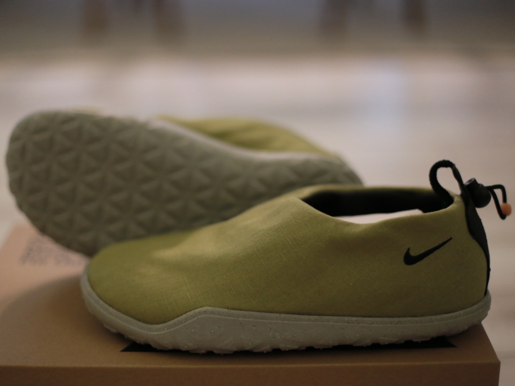 Nike ACG Moc Moss and Anthracite 착용 스타일 - 4