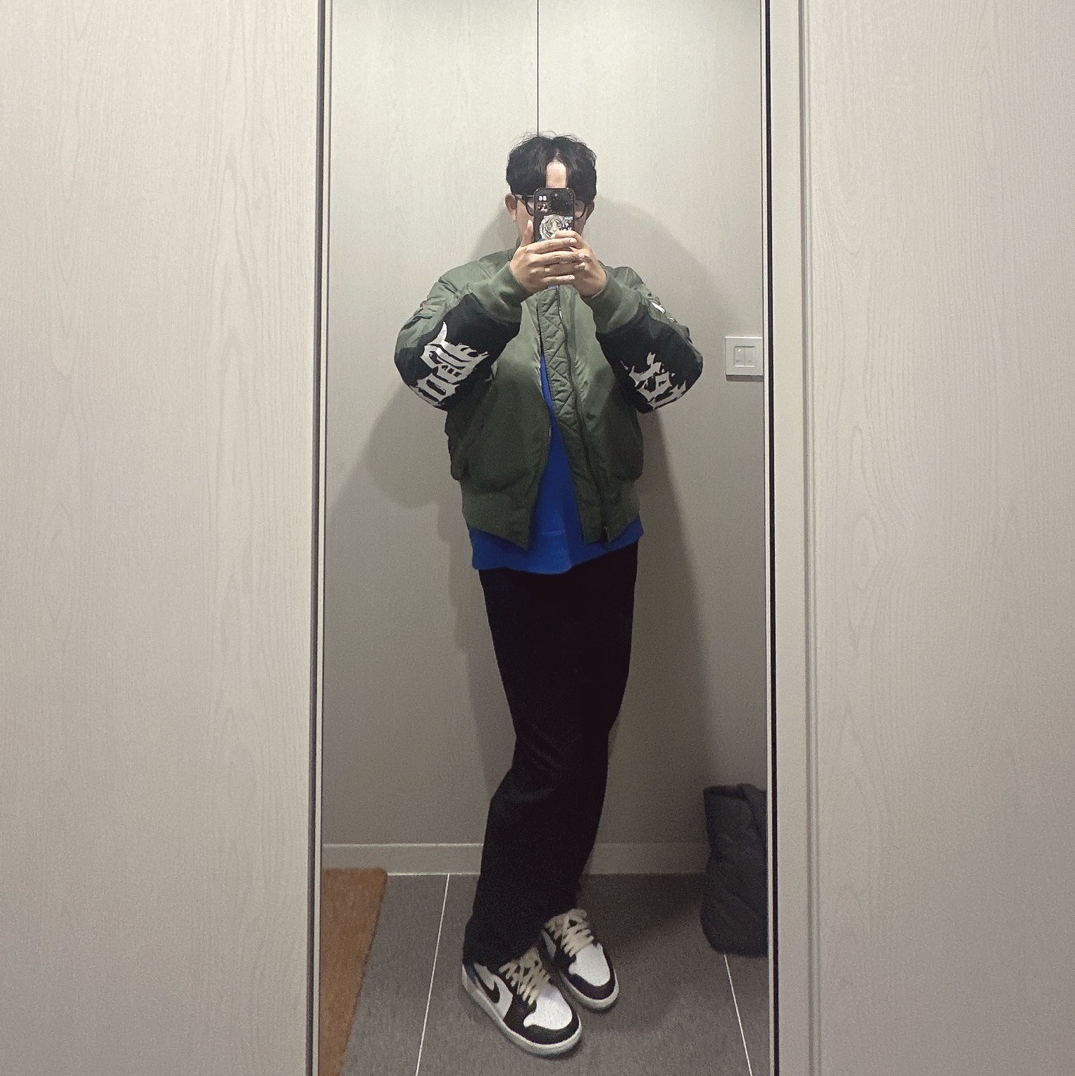 Supreme x Bounty Hunter MA-1 Jacket Olive - 23FW, (W) Jordan 1 Retro Low OG Black and Dark Powder Blue 착용 스타일