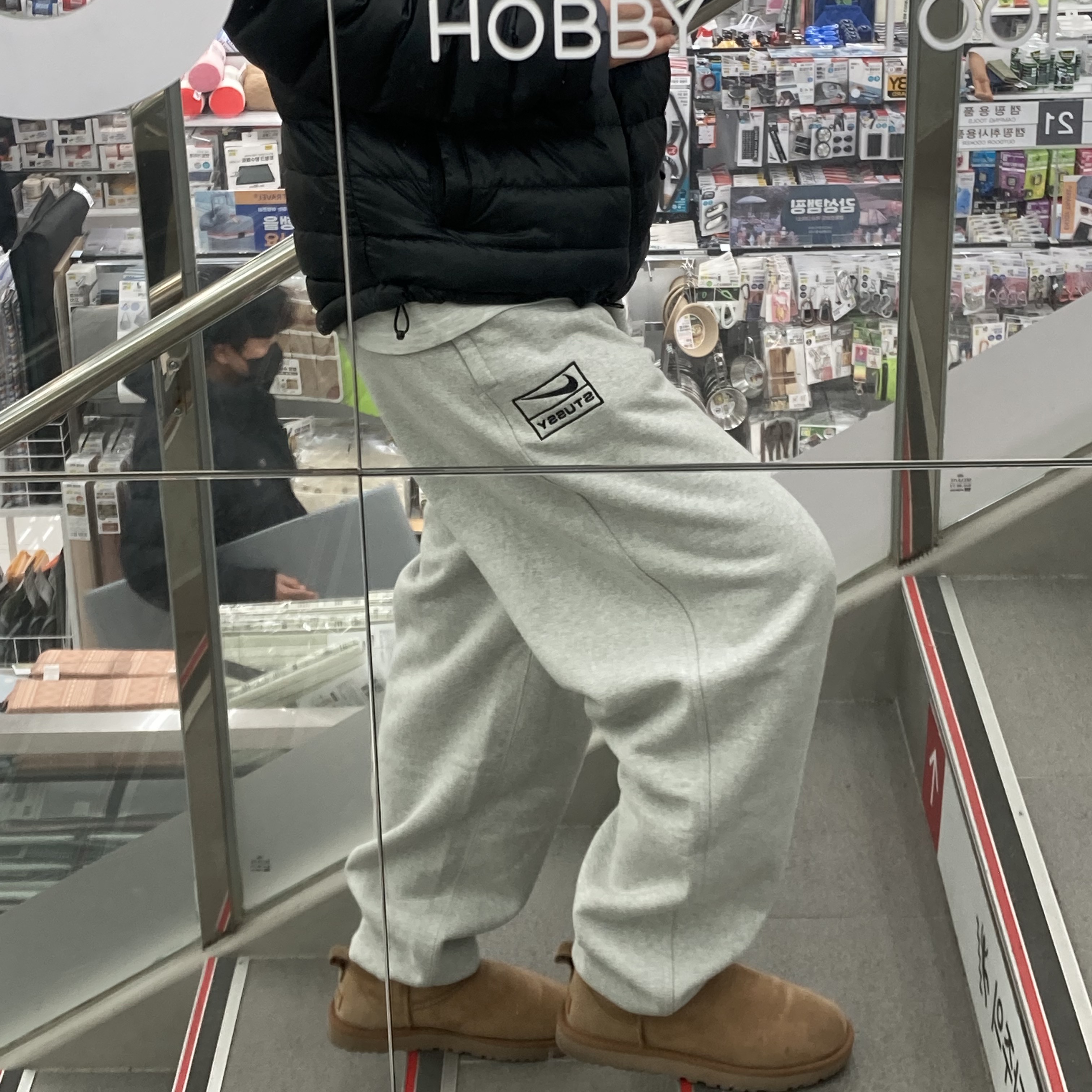 Nike x Stussy Fleece Pants Grey Heather (FN5231-050) 착용 스타일