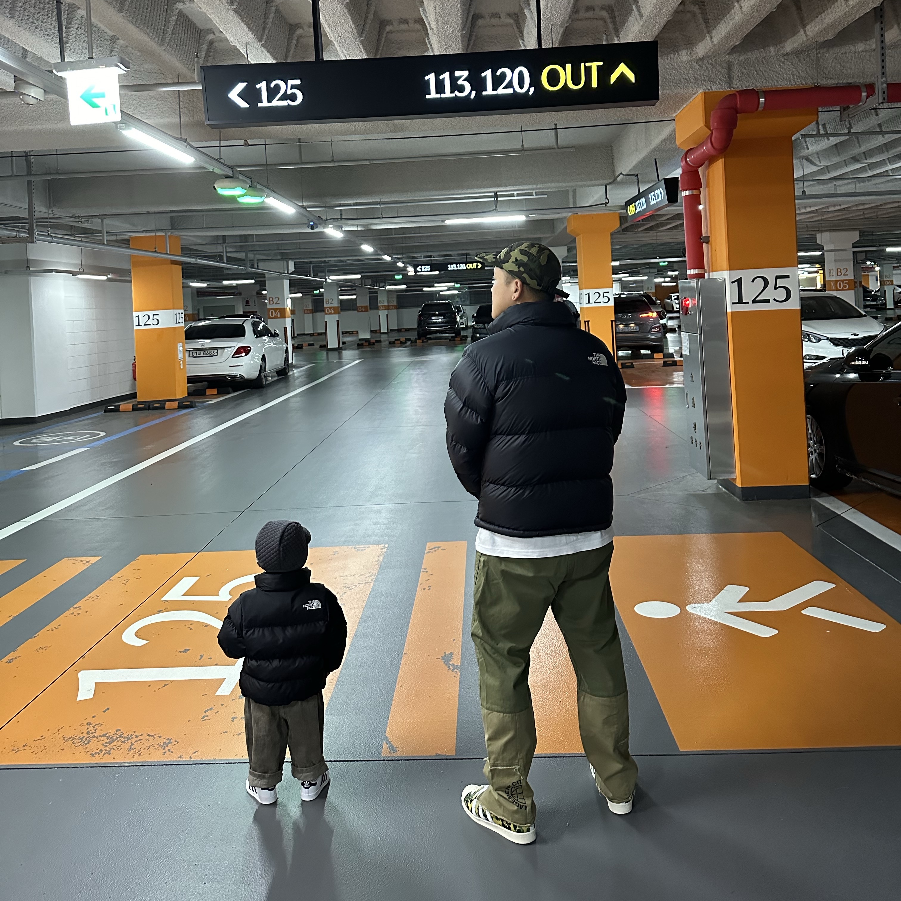 The North Face 1996 Retro Nuptse Jacket Black, Adidas x BAPE Superstar 80s Green Camo 착용 스타일 - 3