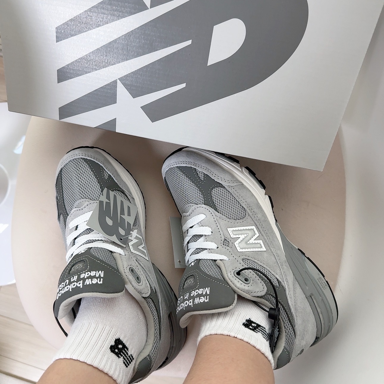 (W) New Balance 993 Made in USA Grey - B Standard 착용 스타일 - 1