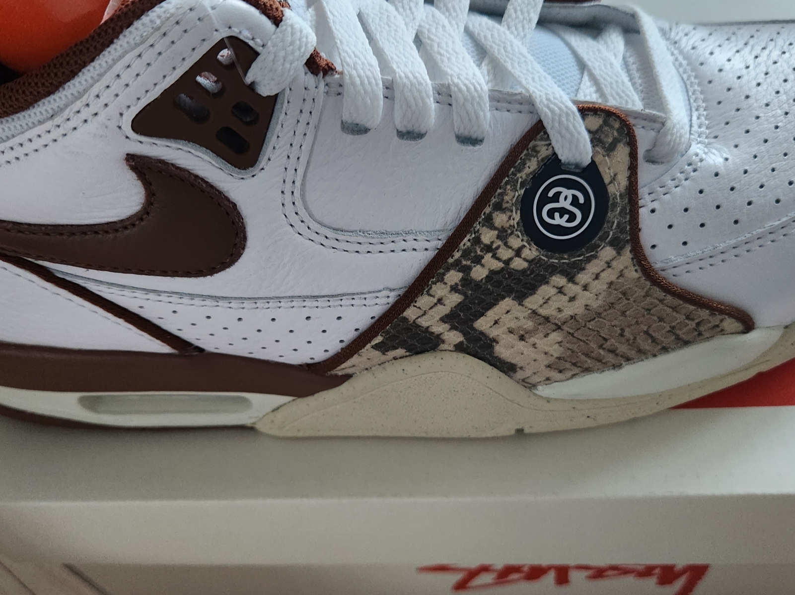 Nike x Stussy Air Flight 89 Low White and Pecan, Nike x Stussy Air Flight 89 Low White Habanero Red Sail 착용 스타일 - 5