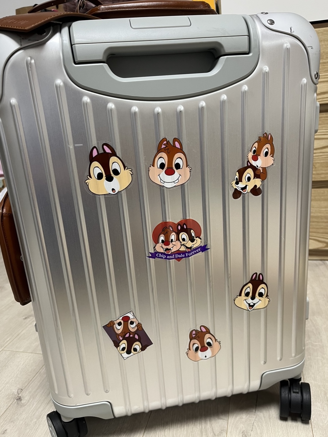 Rimowa Original Cabin Aluminium Suitcase Silver 착용 스타일 - 2