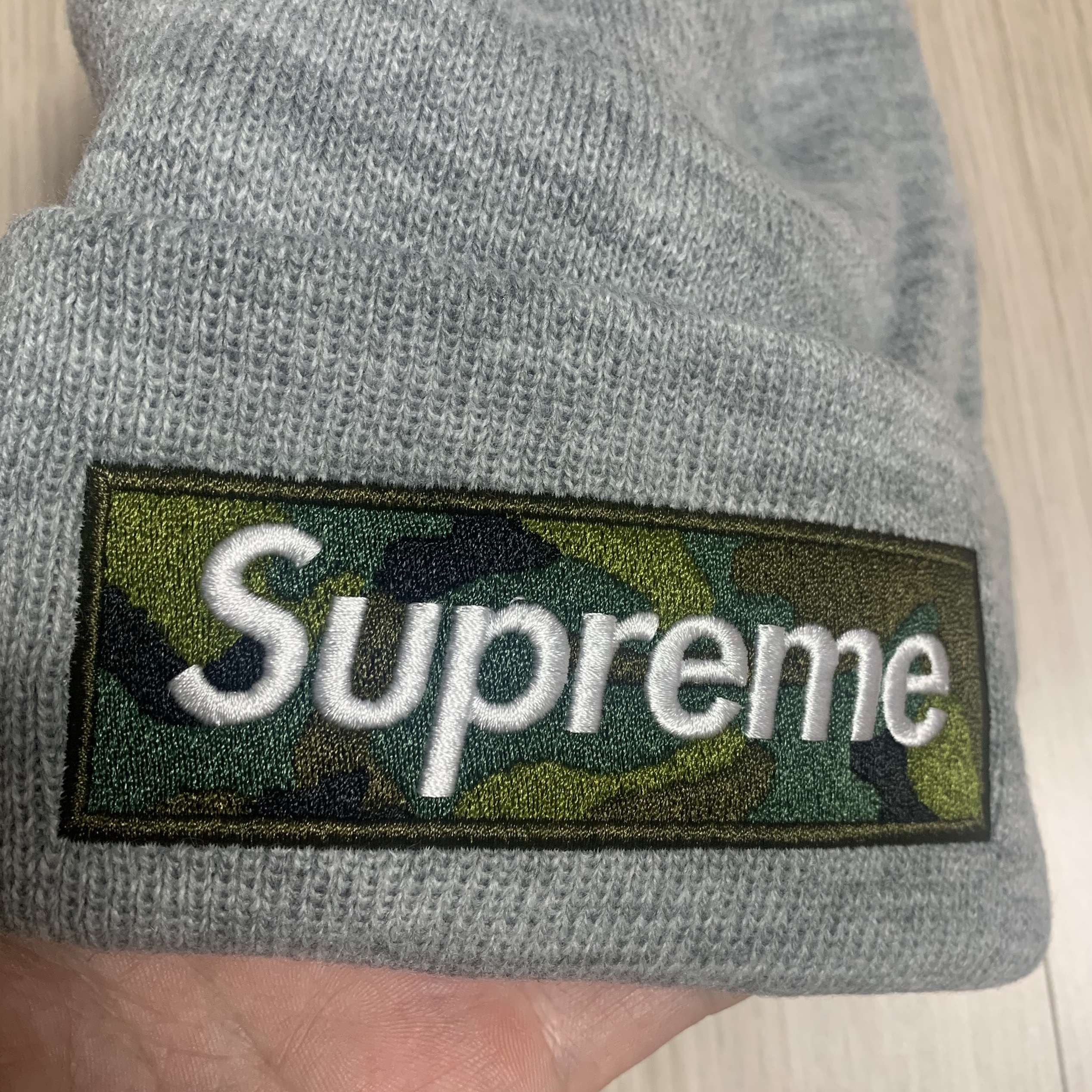 Supreme New Era Box Logo Beanie Heather Grey - 23FW 착용 스타일 - 2