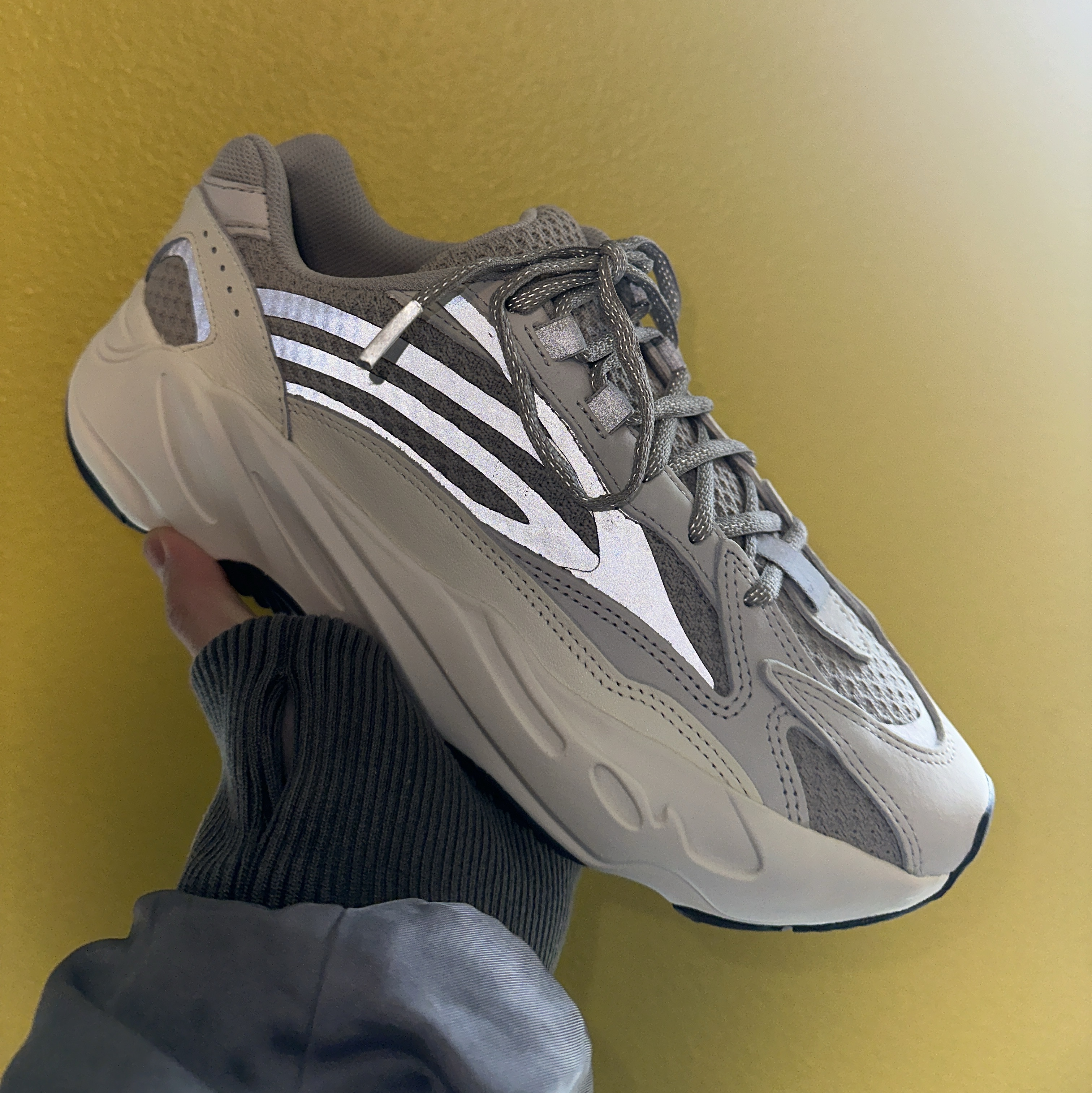 Adidas Yeezy Boost 700 V2 Static 2022, Adidas Yeezy Boost 700 V2 Static 2018 착용 스타일