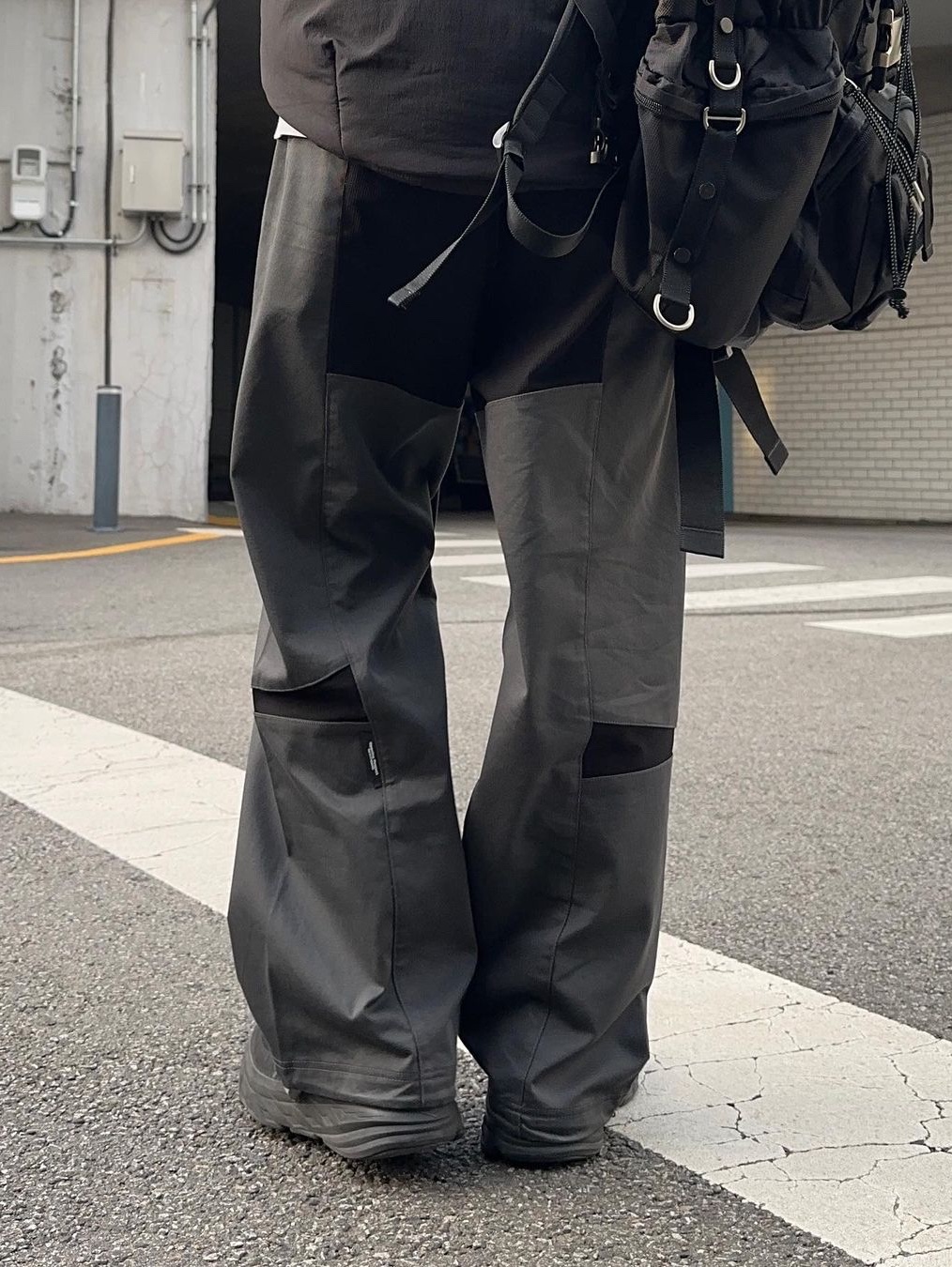 Opening Project 303 Stadium Pants Charcoal 착용 스타일 - 7