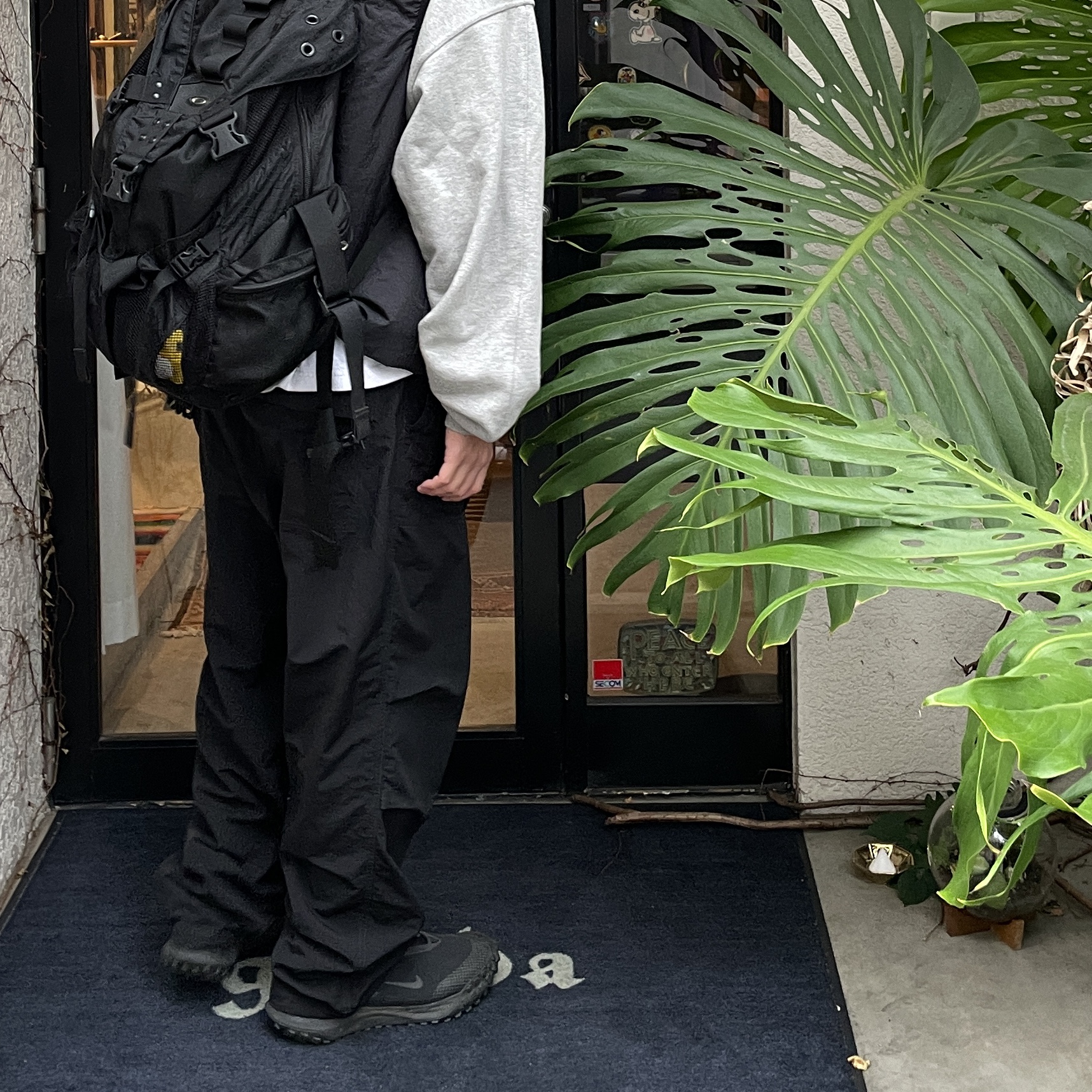 Nike ACG Mountain Fly Gore-Tex Black and Dark Grey 착용 스타일