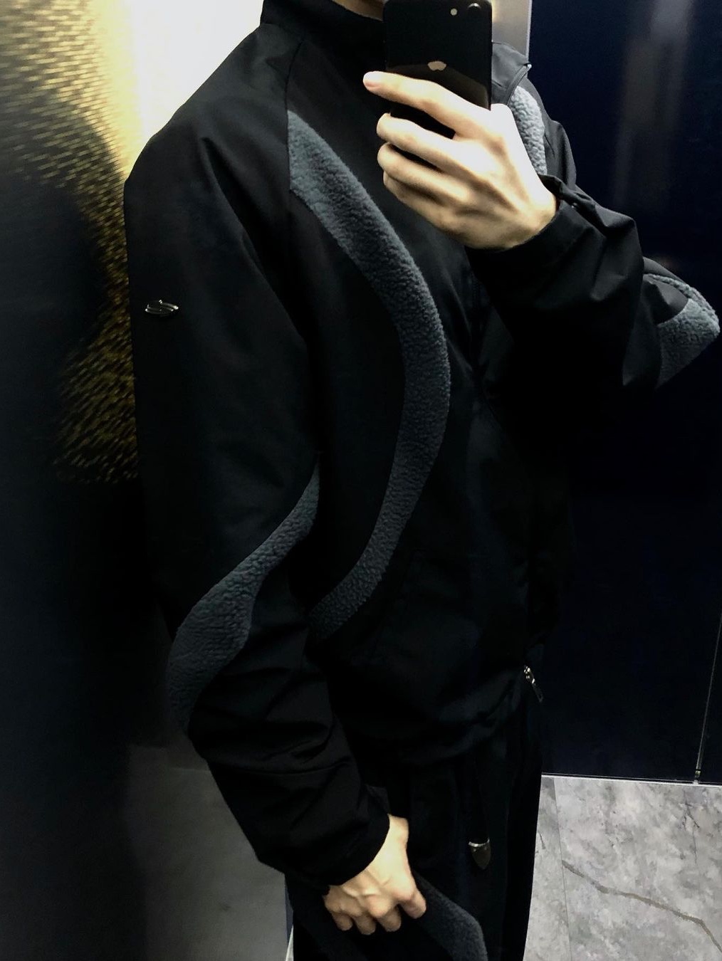 Opening Project Paneled Fleece Jacket Black, Opening Project Paneled Fleece Pants Black 착용 스타일 - 6