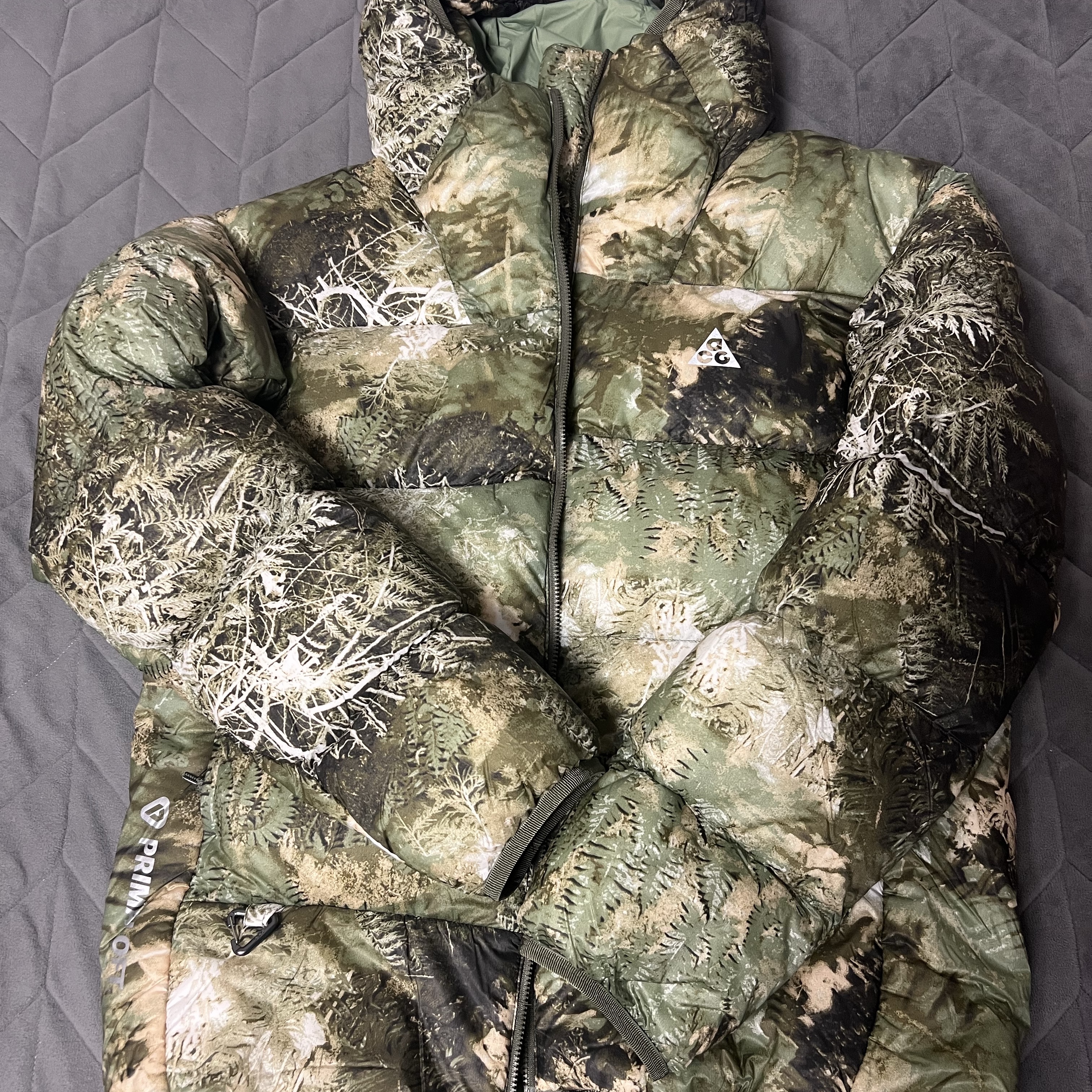Nike ACG Therma-Fit ADV Lunar Lake Puffer Loose Hooded Jacket Oil Green Medium Olive - Asia 착용 스타일