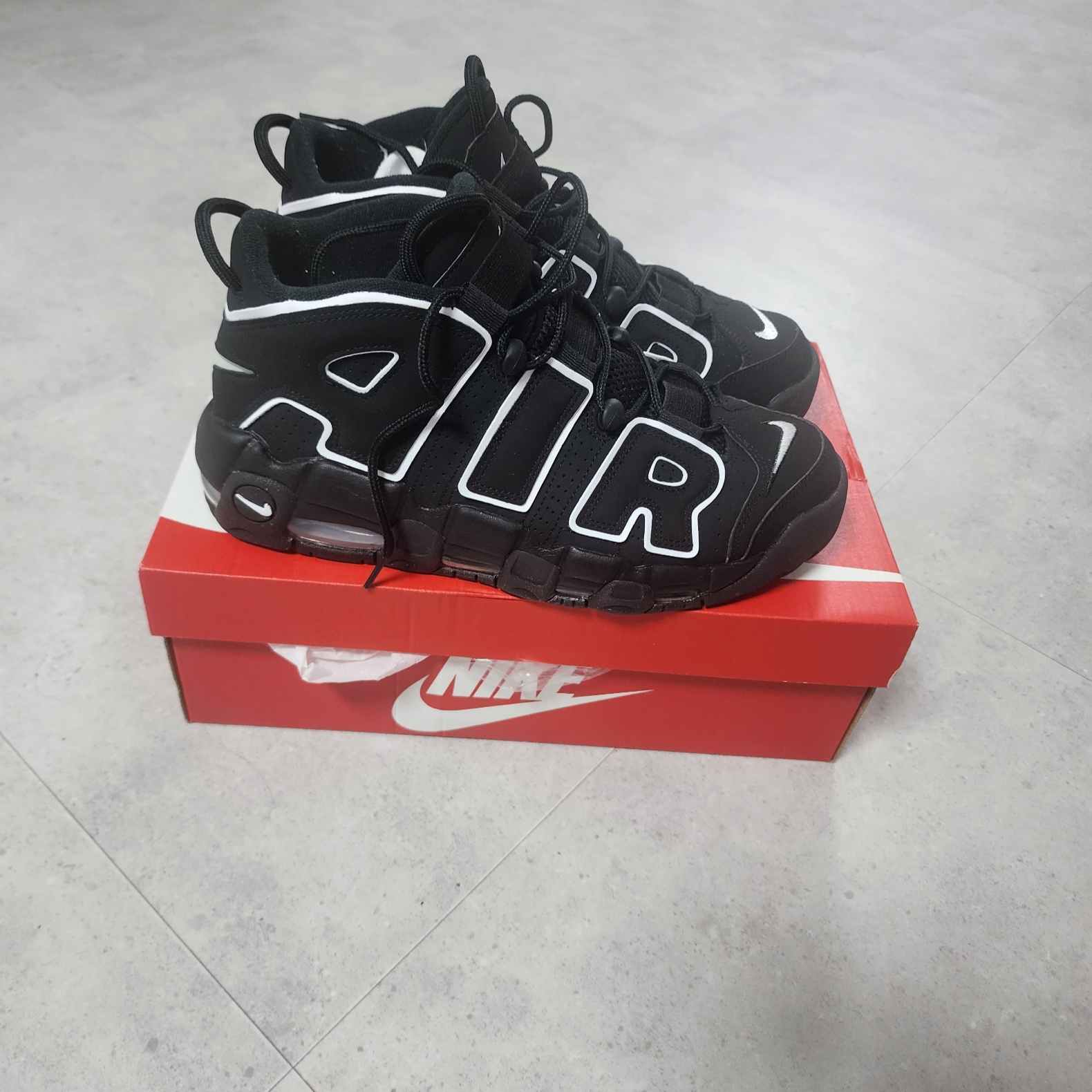 Nike Air More Uptempo Black White 2020 착용 스타일