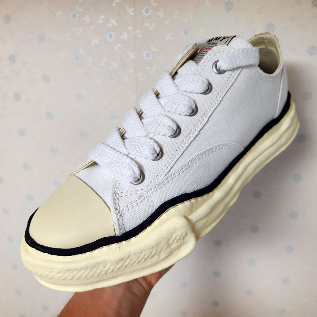 Maison Mihara Yasuhiro Peterson VL OG Sole Canvas Low-top Sneakers White 착용 스타일 - 1