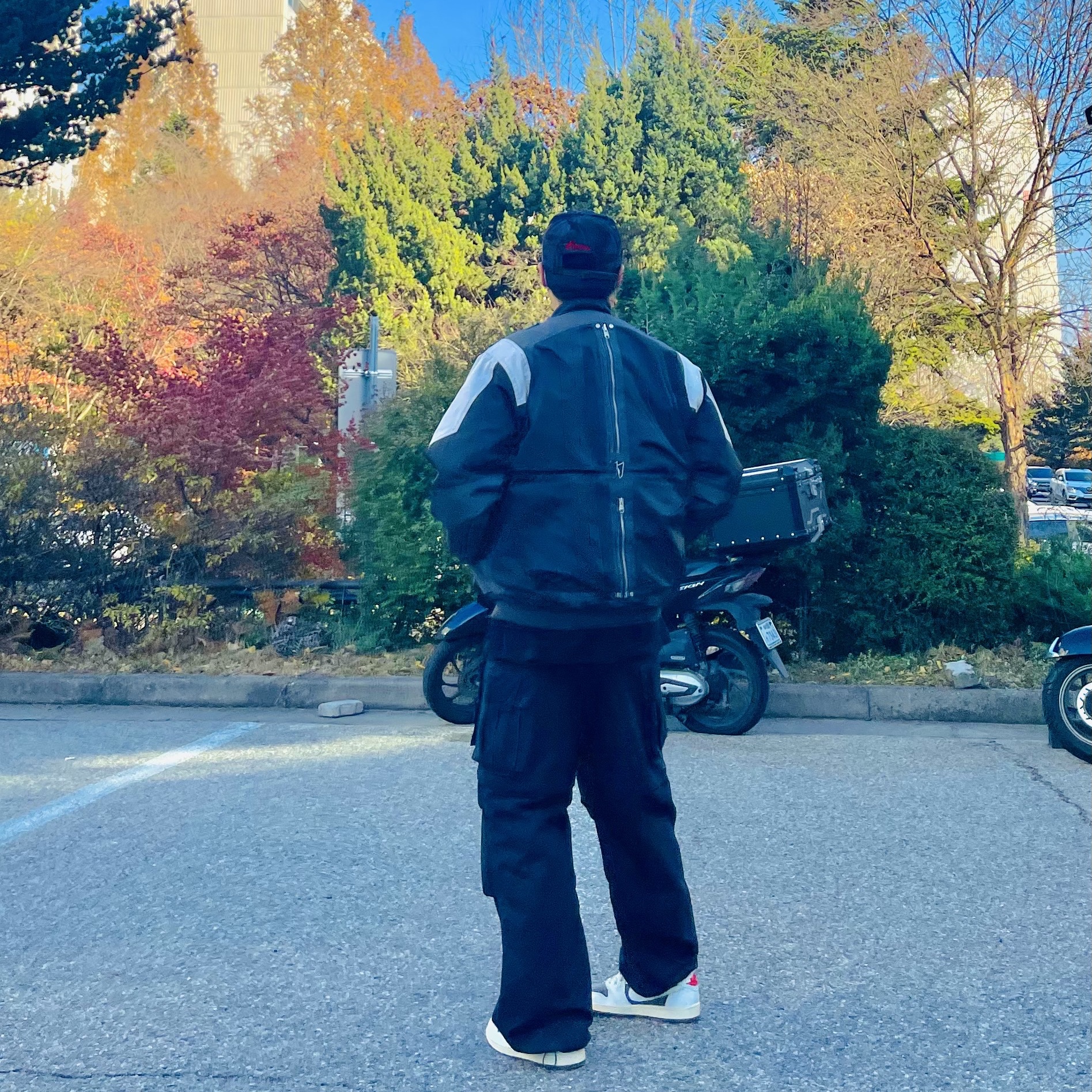 Undermycar Wani Kame Multi Block Pocket Turtle Bomber Driftwood - 22FW, Jordan 1 x Travis Scott Retro Low OG SP Sail and Ridgerock 착용 스타일 - 2