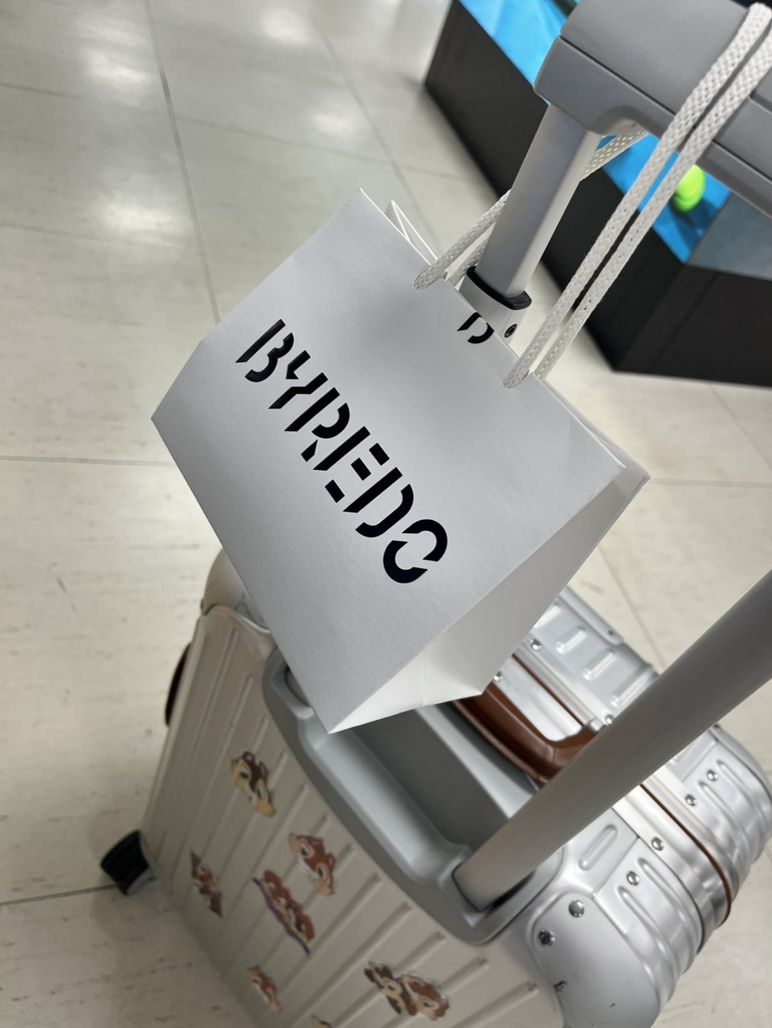 Rimowa Original Cabin Aluminium Suitcase Silver 착용 스타일 - 3