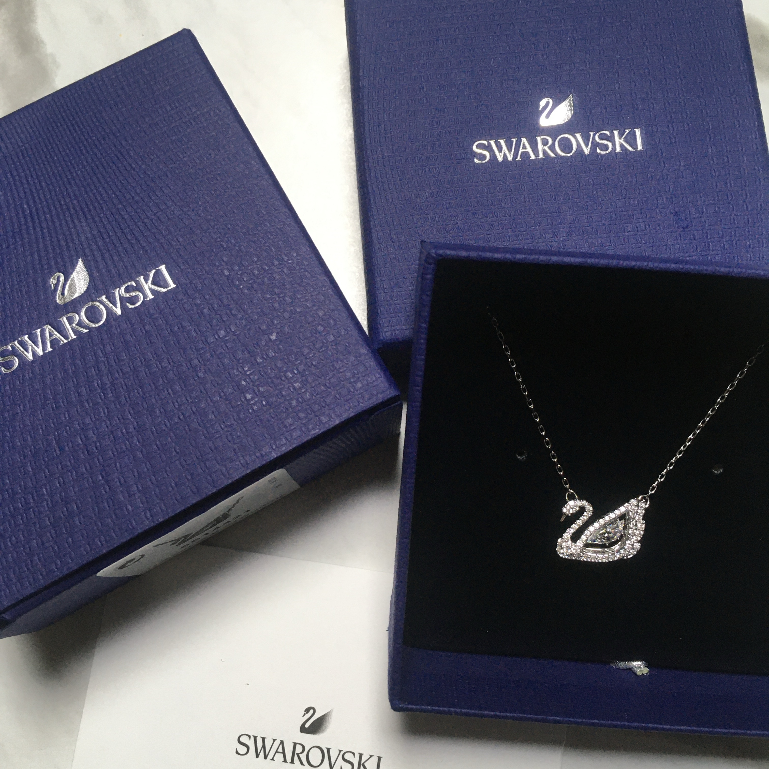 (W) Swarovski Dancing Swan Necklace White Rhodium Plated 착용 스타일