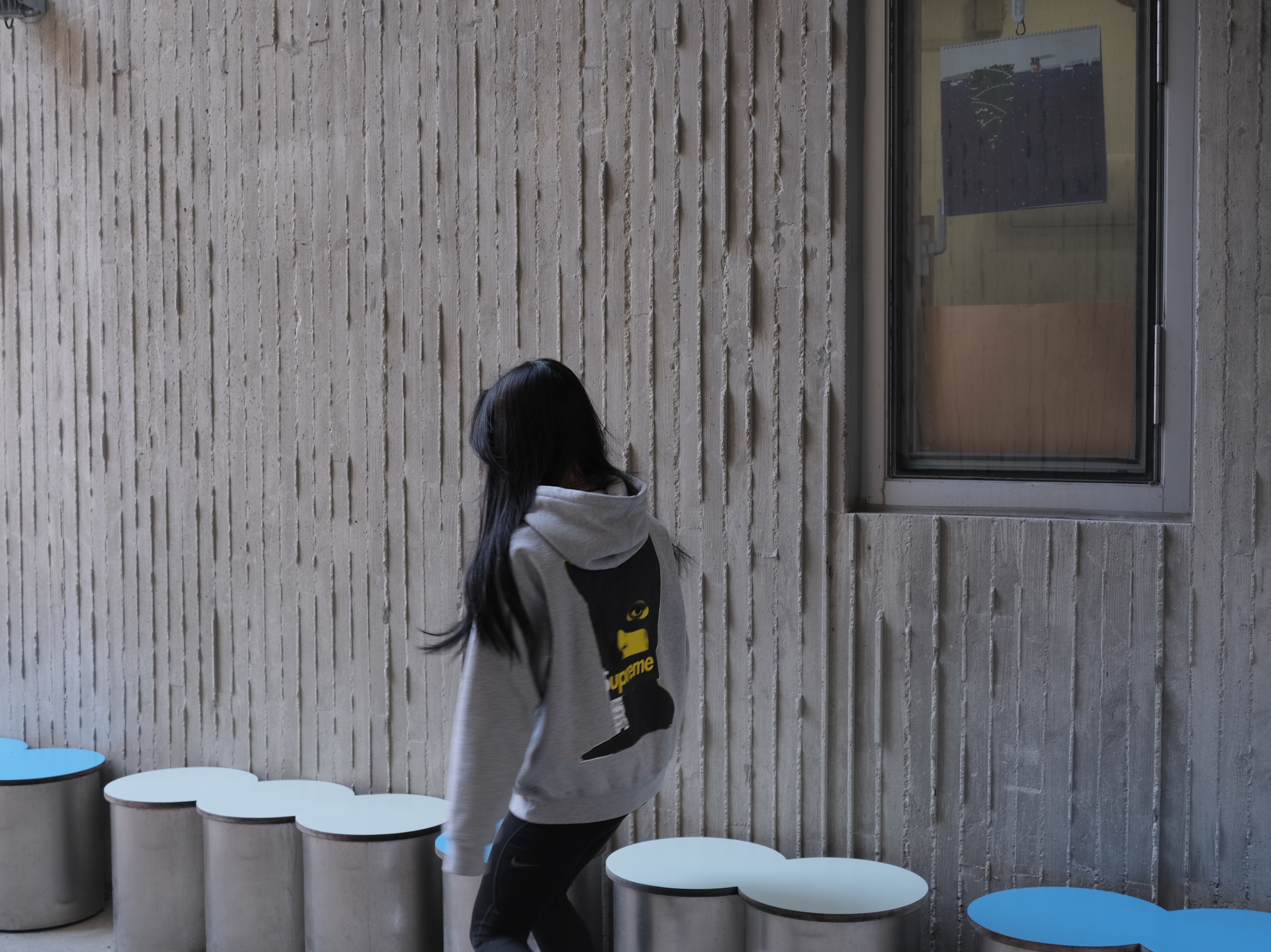 Supreme Catwoman Hooded Sweatshirt Heather Grey - 23FW 착용 스타일 - 2