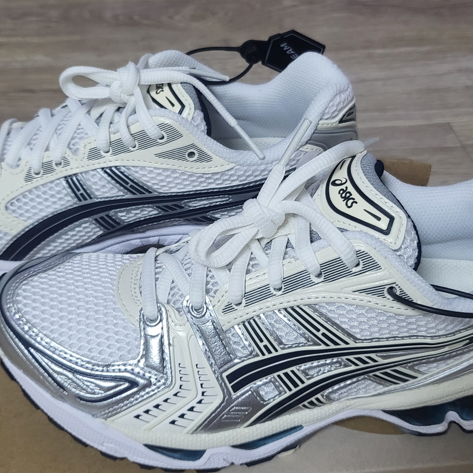 (W) Asics Gel-Kayano 14 White Midnight 착용 스타일