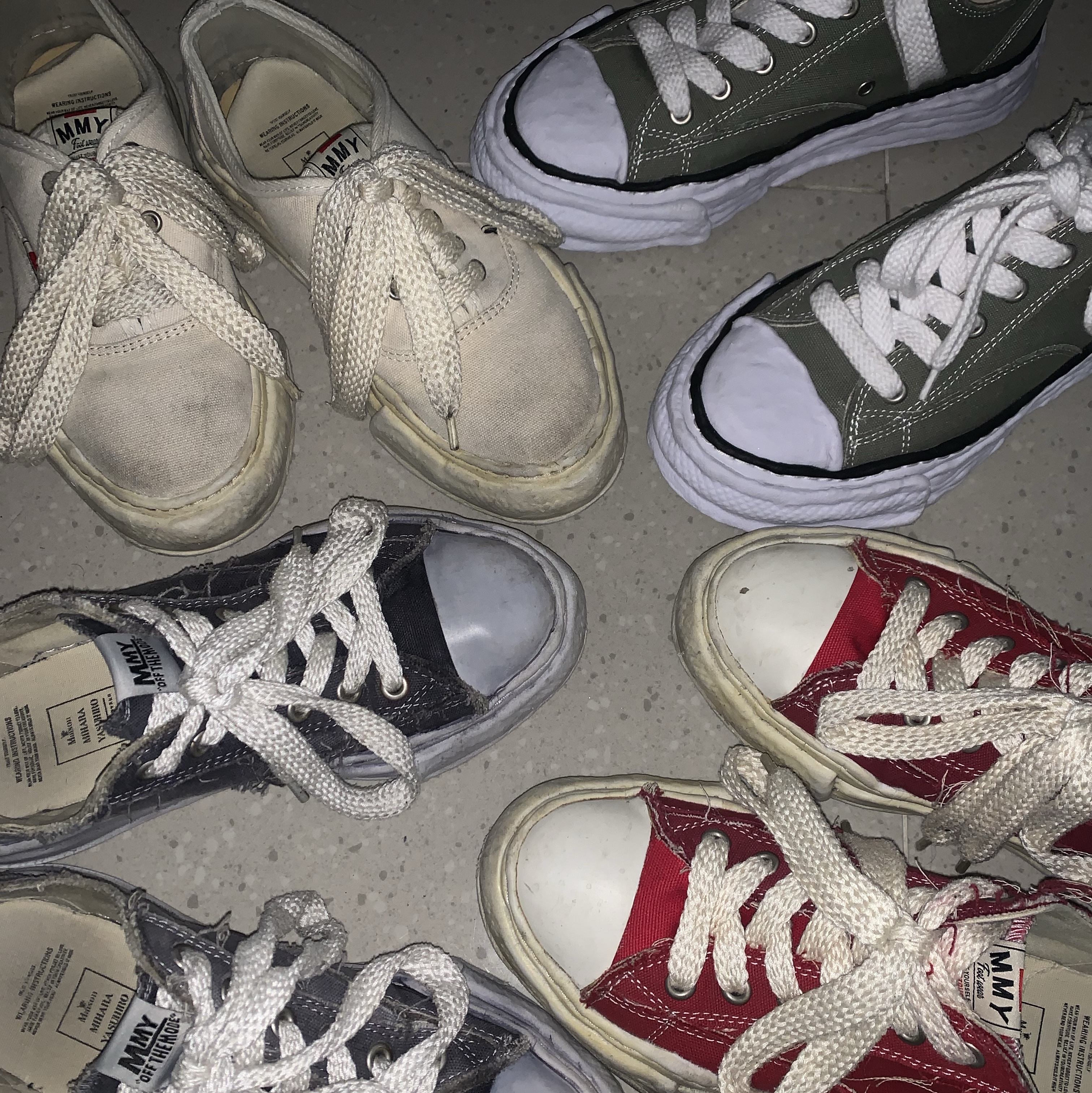 Maison Mihara Yasuhiro Peterson OG Sole OD Canvas Low-top Sneakers Red, Maison Mihara Yasuhiro Peterson OG Sole Over Dyed Low-top Sneakers Black 착용 스타일 - 1