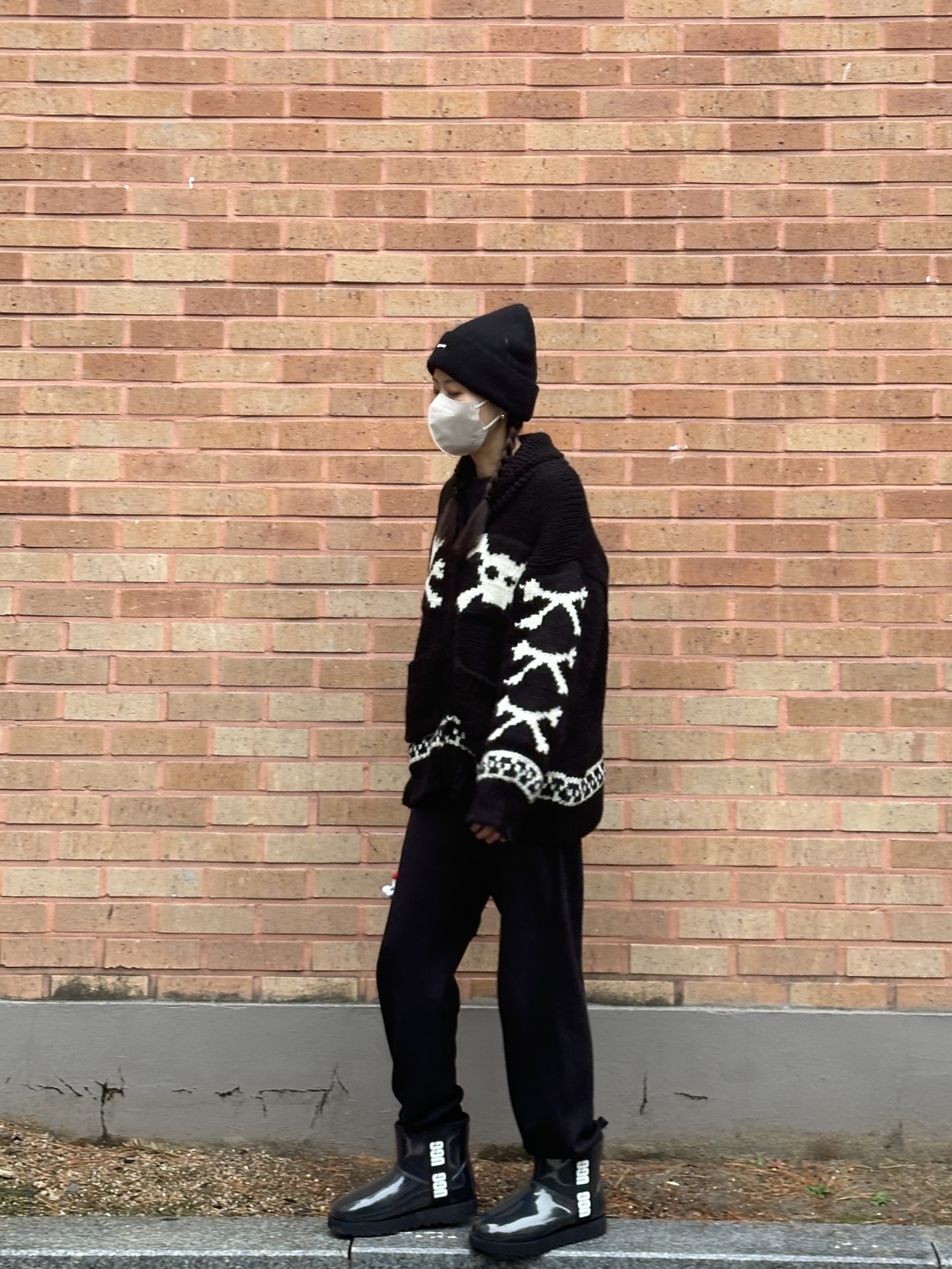 Supreme Mohair Beanie Black - 23FW, (W) UGG Classic Clear Mini Boots Black 착용 스타일 - 1