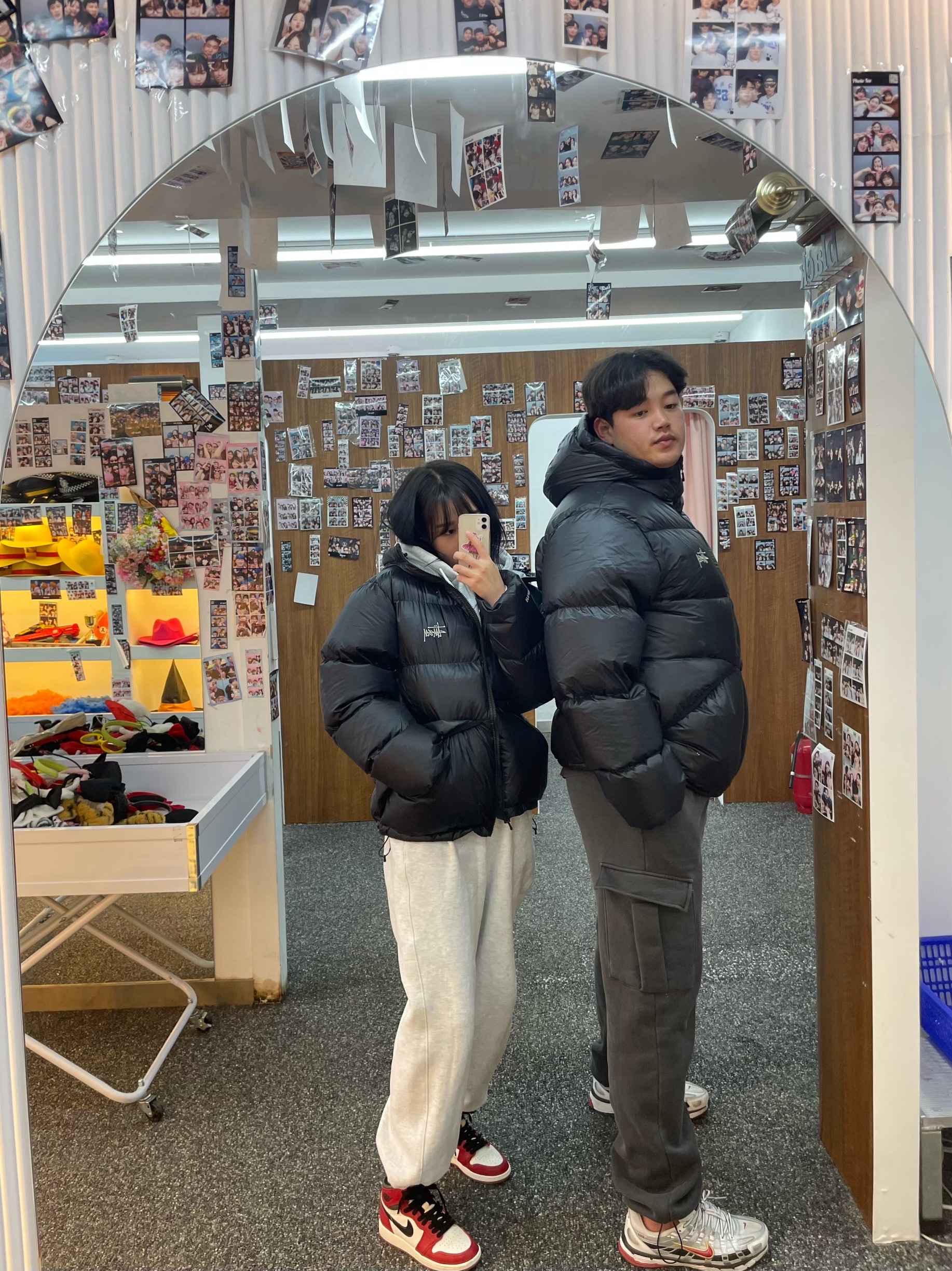 Stussy Down Parka Micro Ripstop Phantom Black, Jordan 1 Retro High OG Chicago 2022 착용 스타일 - 1