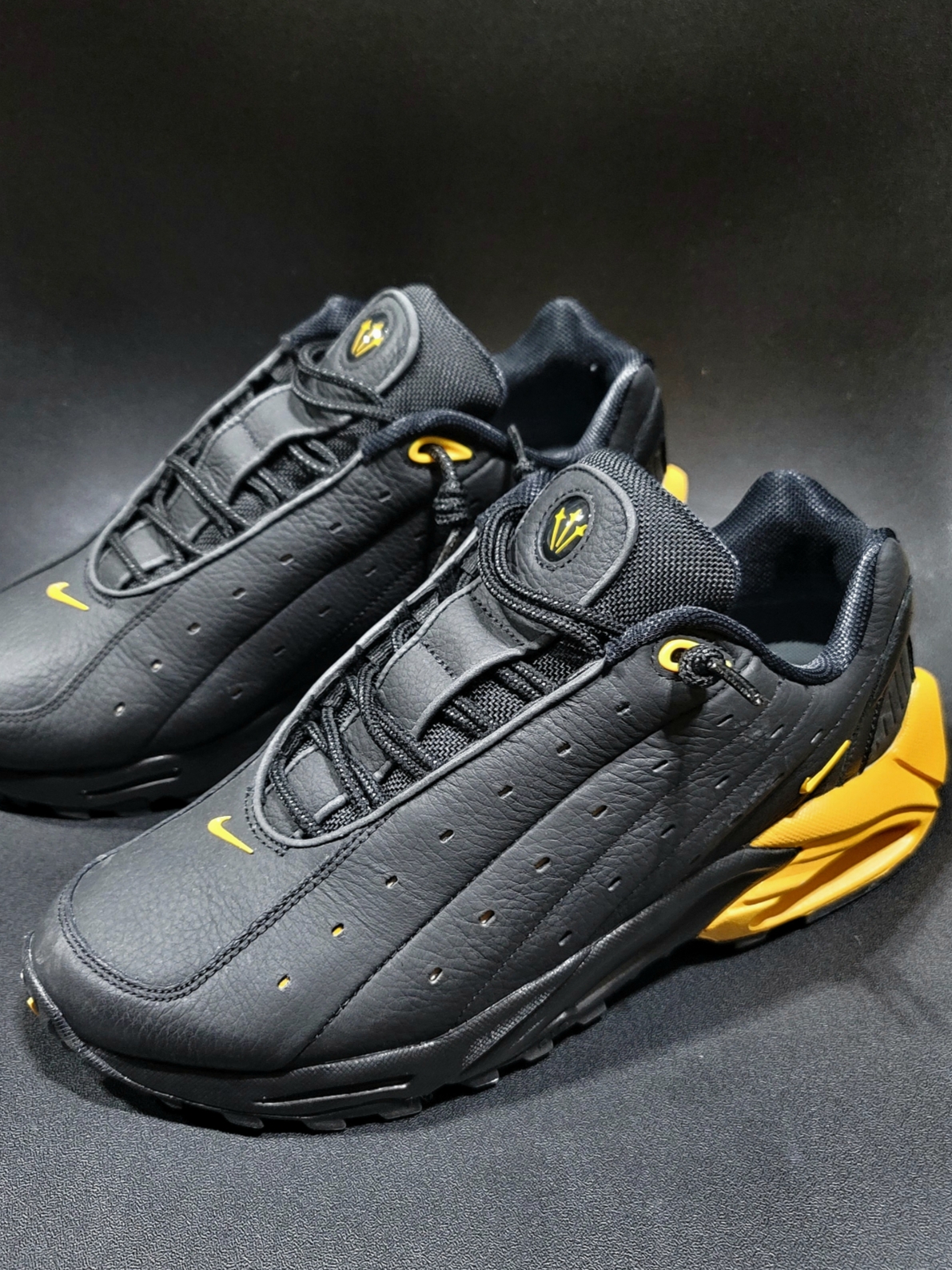 Nike x Drake Nocta Hot Step Air Terra Black and Yellow 착용 스타일