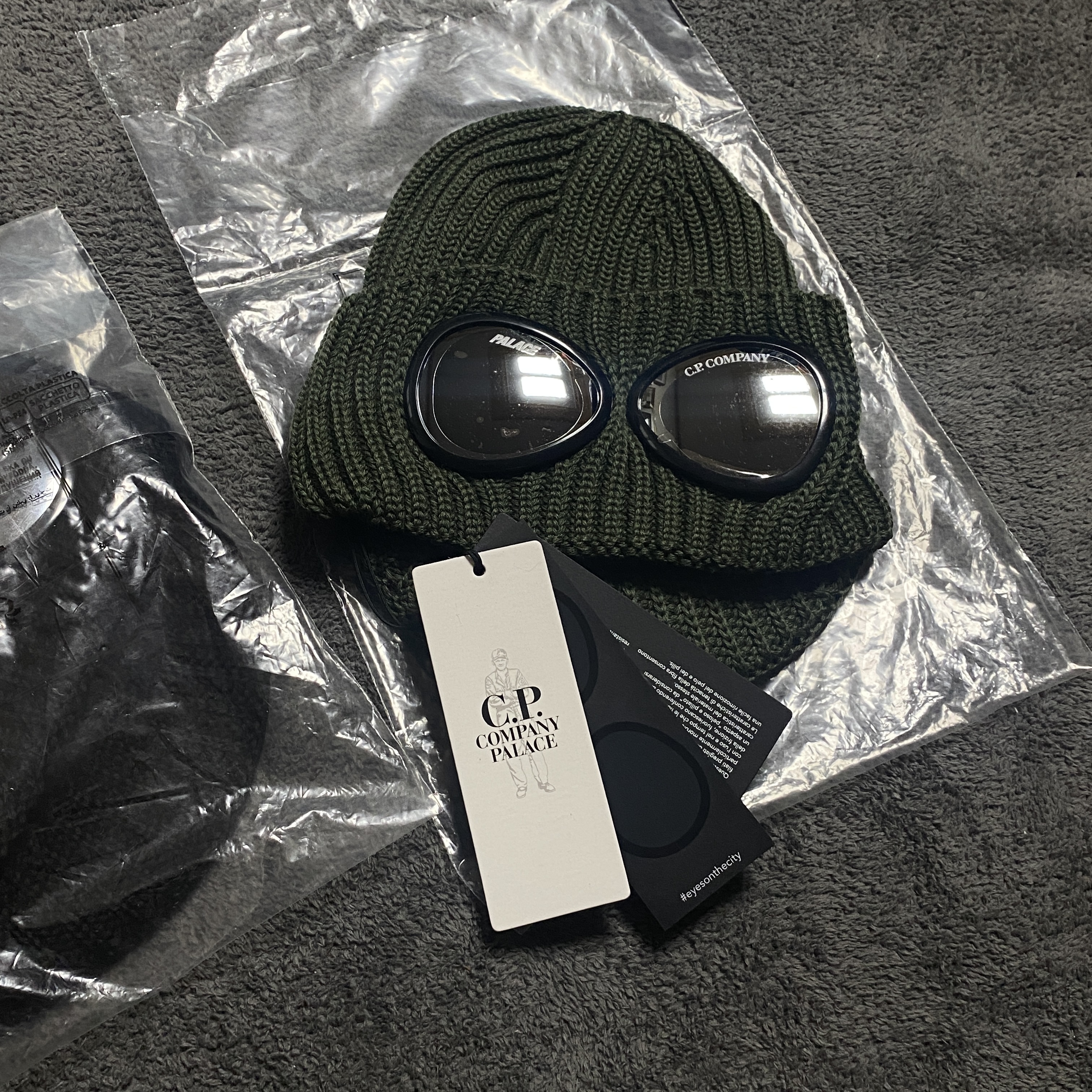 Palace x C.P. Company Peak Goggle Beanie Black - 23FW, Palace x C.P. Company Peak Goggle Beanie Olive - 23FW 착용 스타일 - 2