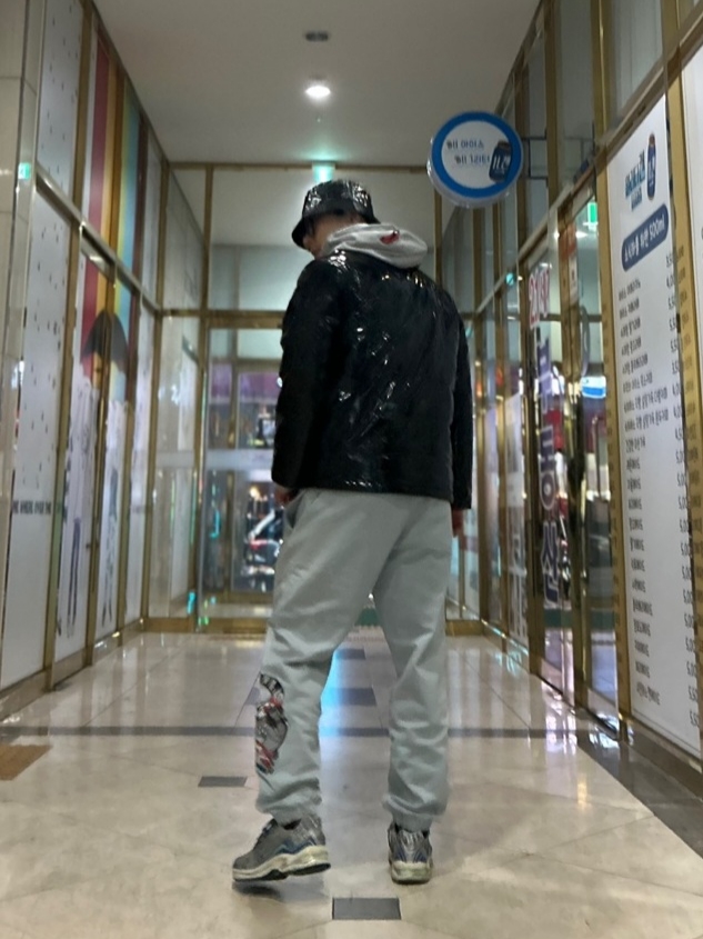Asics x Awake NY Gel-Preleus Cool Grey Silver, Palace Dragon P-3 Hood Grey - 22FW 착용 스타일 - 3