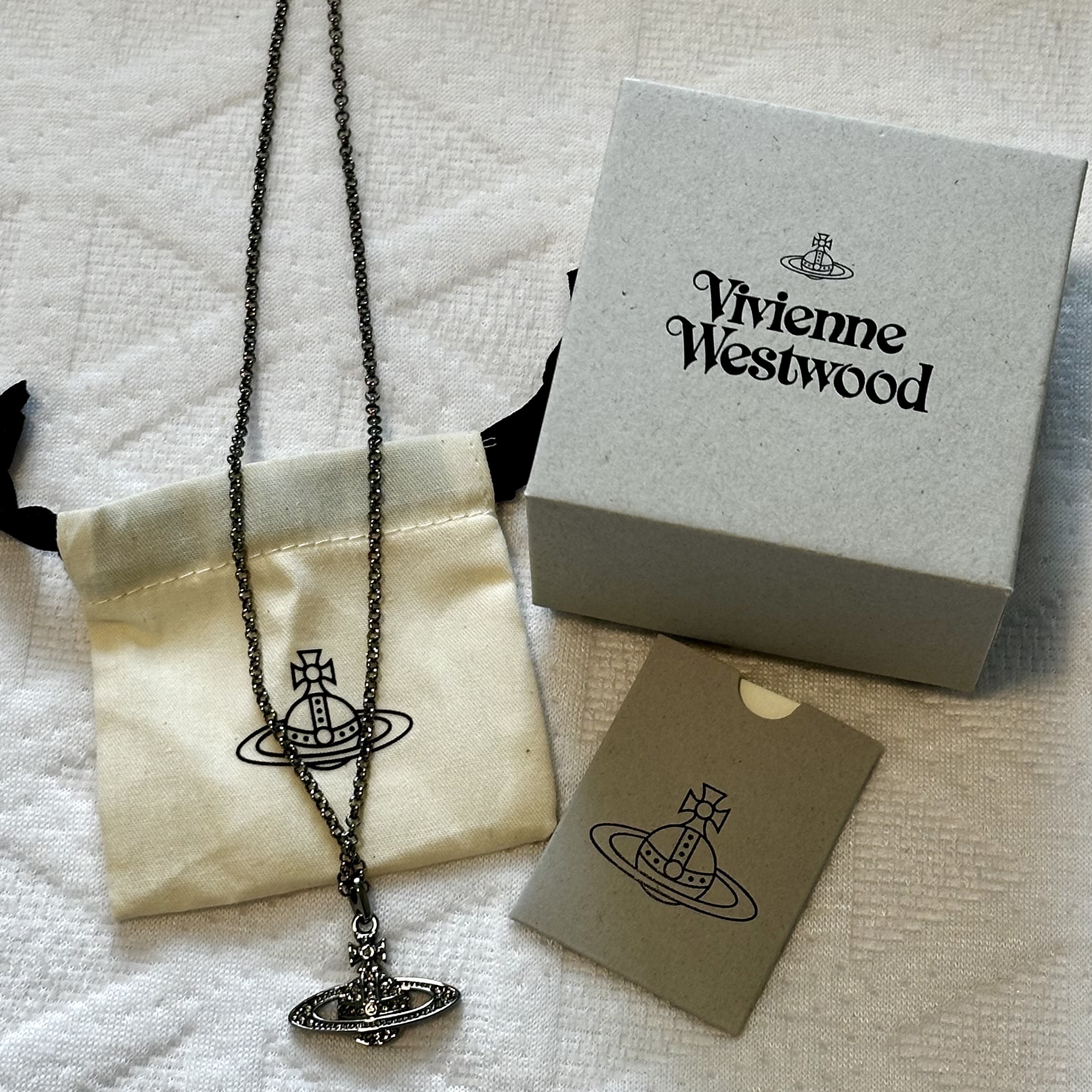 Vivienne Westwood Mini Bas Relief Pendant Gun Metal 착용 스타일 - 1