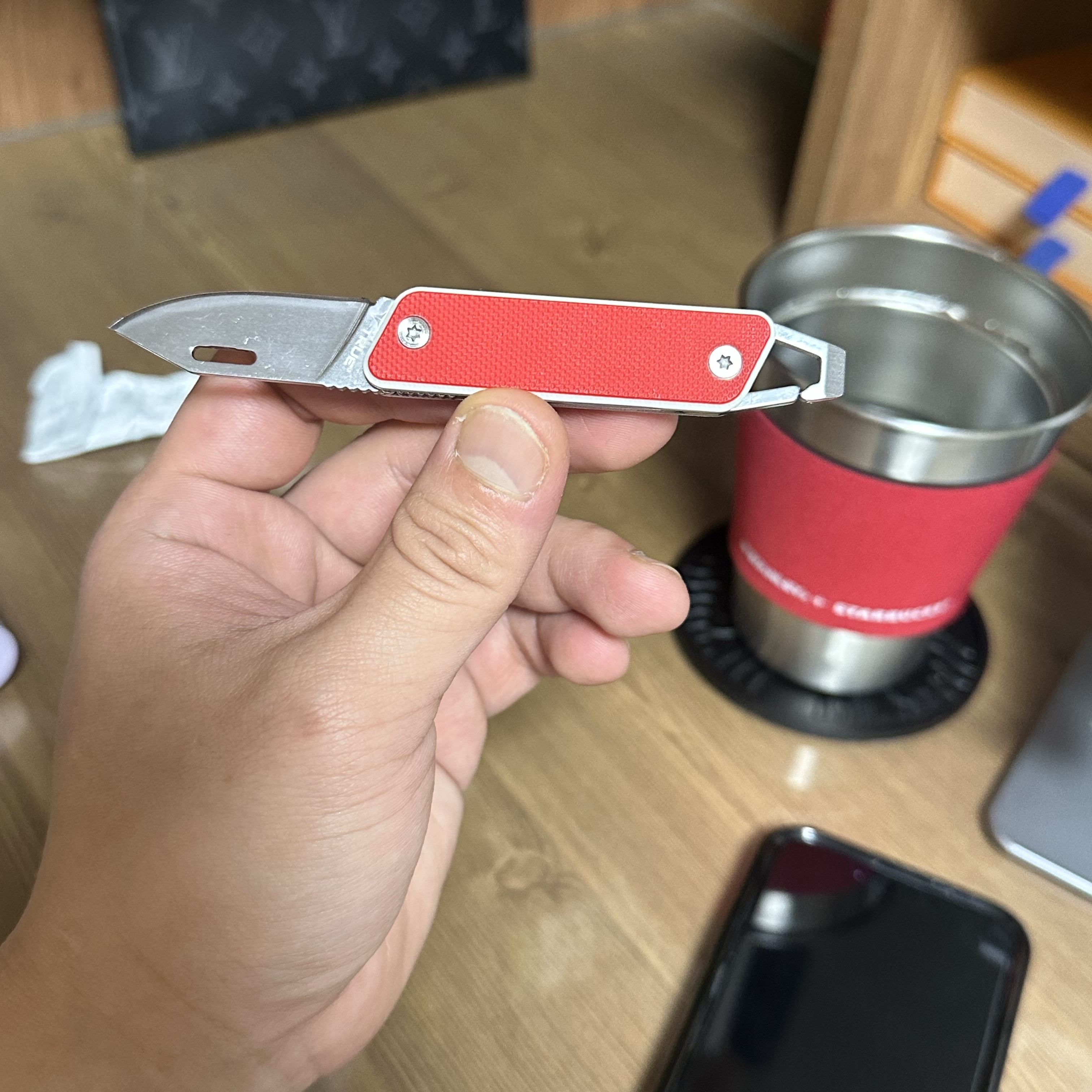 Supreme x True Modern Keychain Knife Red - 22SS 착용 스타일 - 2