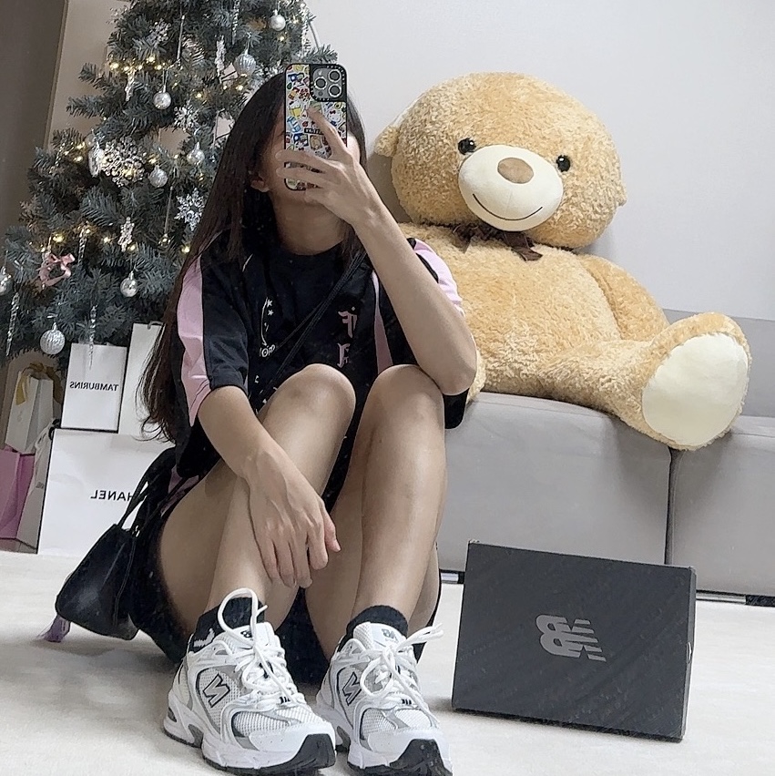 New Balance 530 White 착용 스타일 - 1