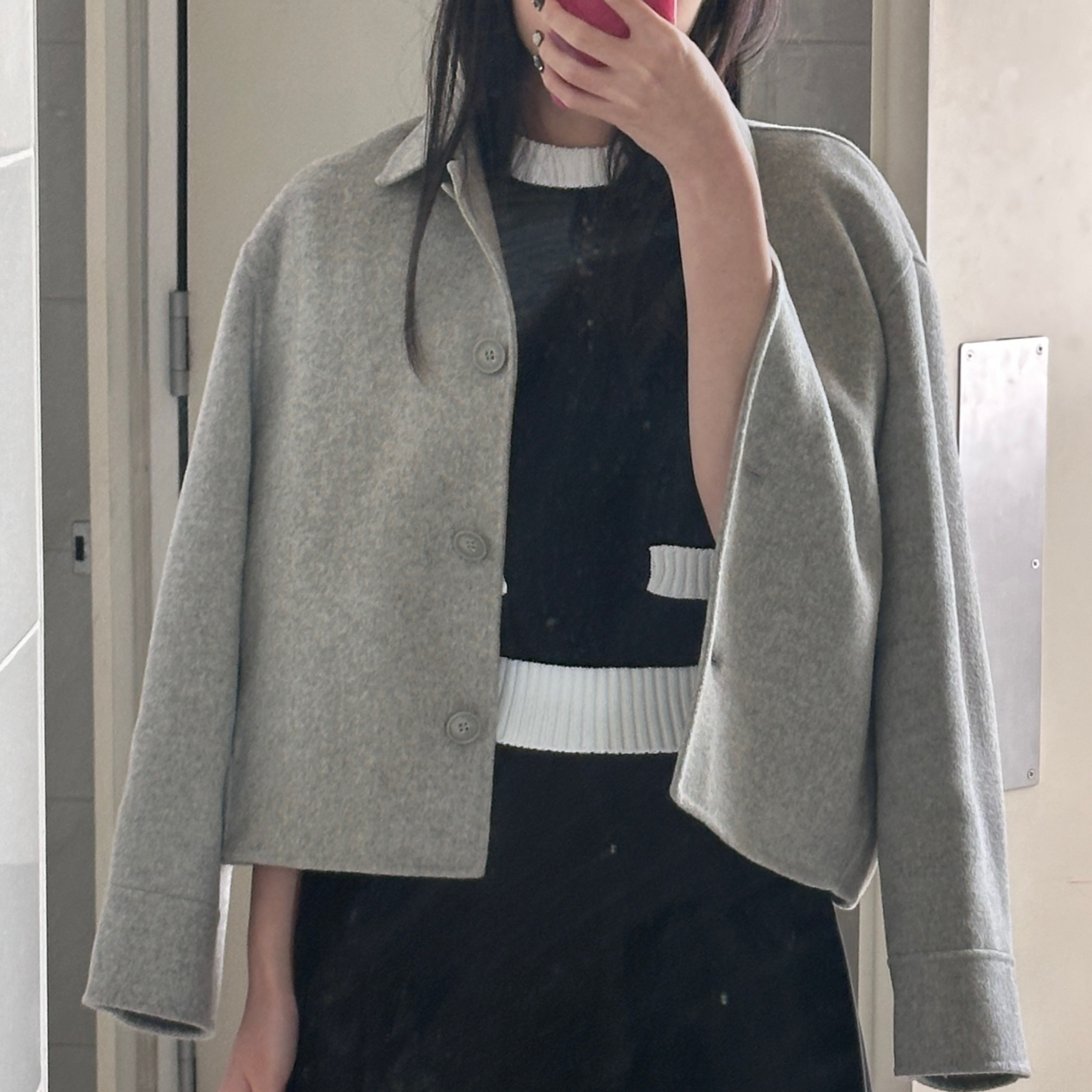 (W) COS Boxy Double-Faced Wool Jacket Light Grey, (W) Prada Cotton Crewneck Sweater Black White 착용 스타일 - 3