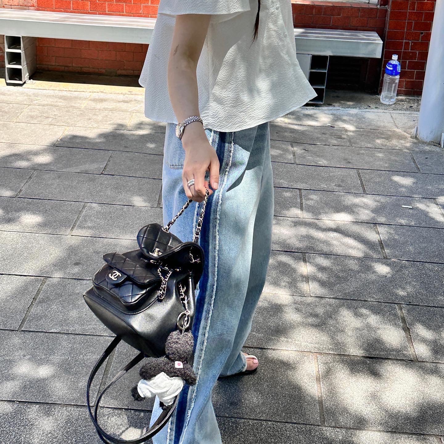 Monamhee Beulpingi Keyring with White Pants Black 착용 스타일 - 2