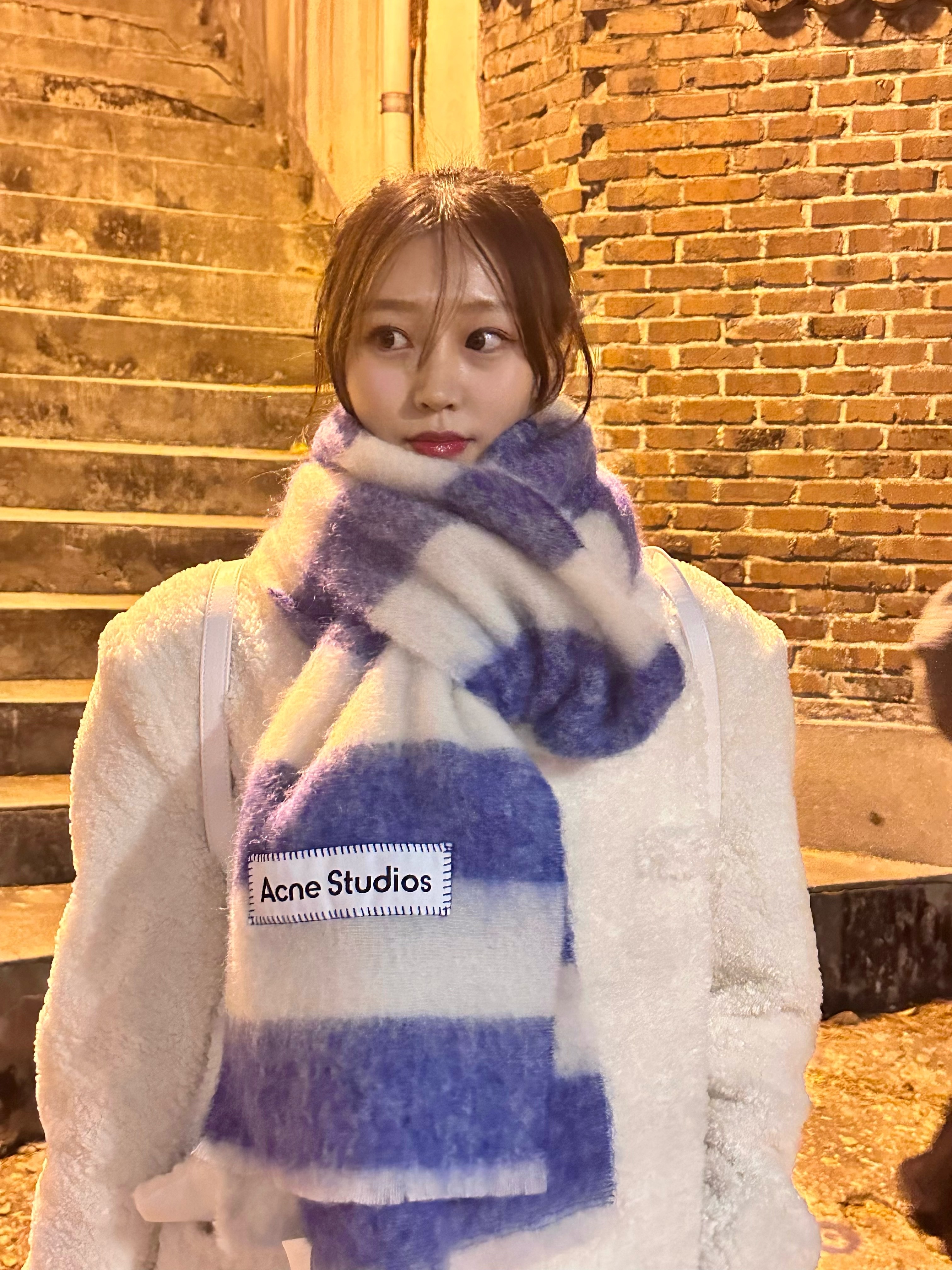 Acne Studios Vally Breton Muffler Blue White 착용 스타일 - 2