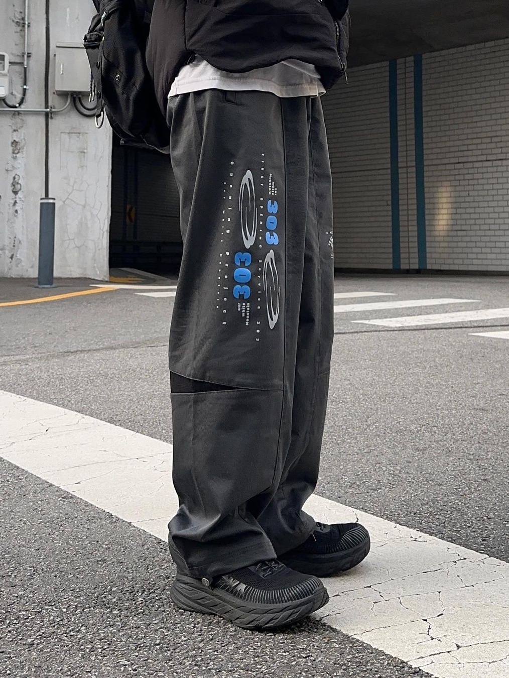 Opening Project 303 Stadium Pants Charcoal 착용 스타일 - 5