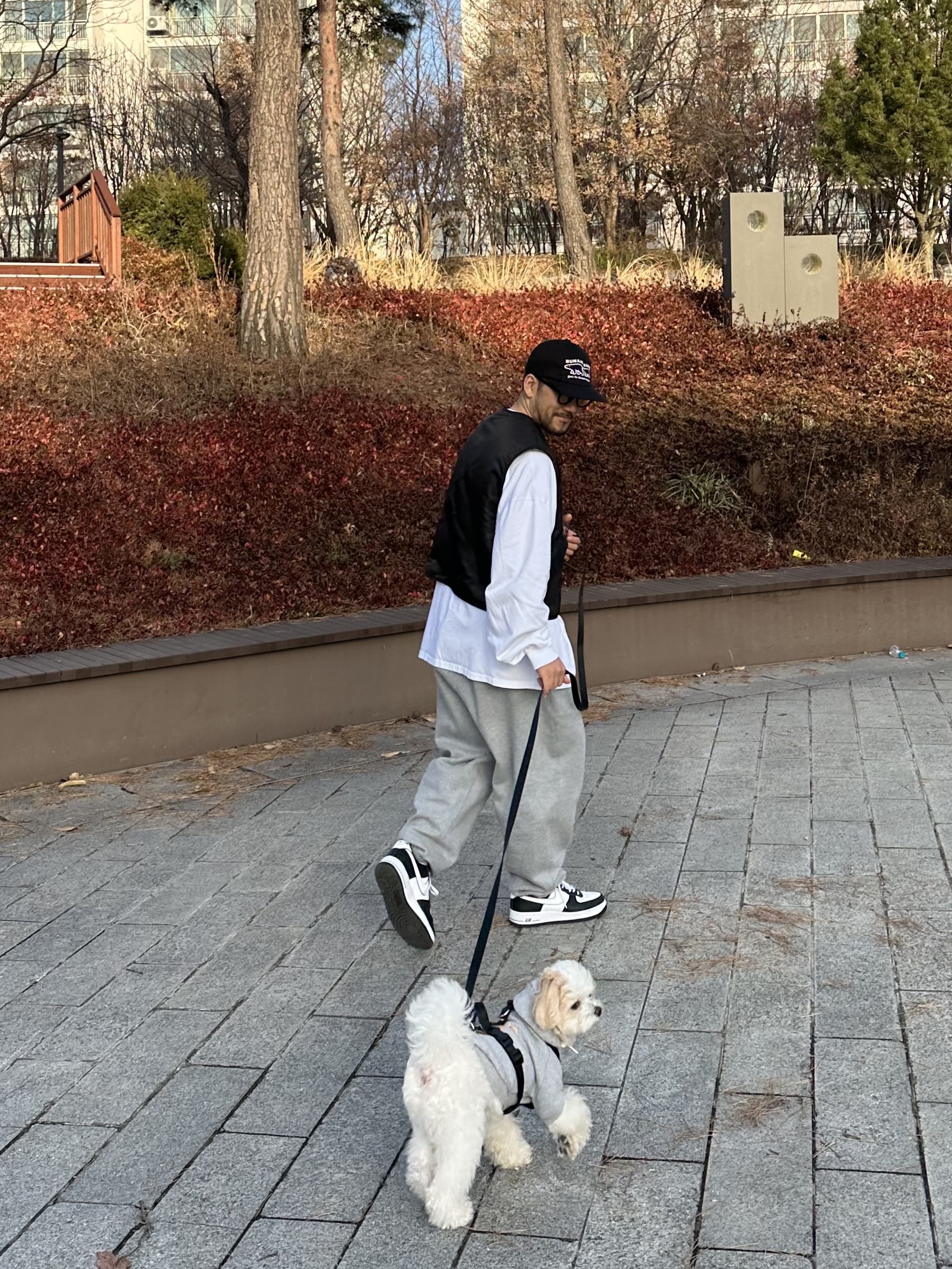 Human Made 5 Panel Cap #2 Black, Nike NRG Solo Swoosh Fleece Pants Dark Grey Heather - Asia 착용 스타일