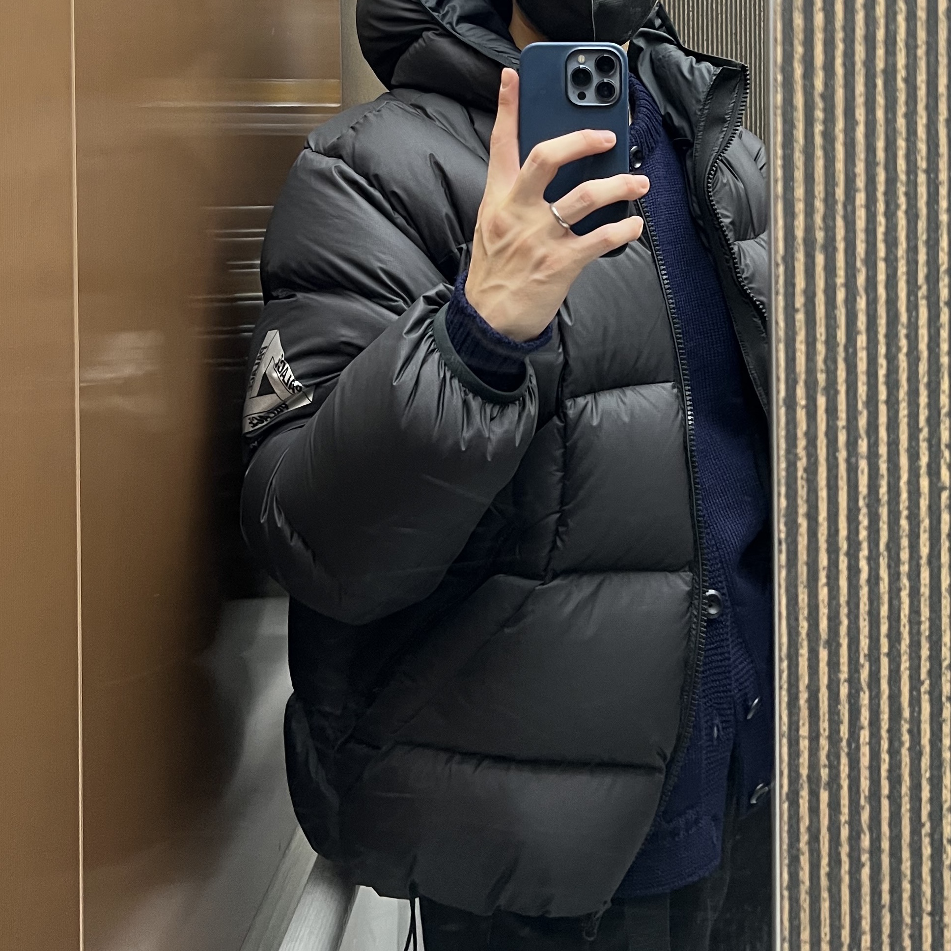 Palace x Evisu Cowichan Knit Black - 23SS, Palace Pertex Frost Balaclava Puffa Black - 22FW 착용 스타일 - 4
