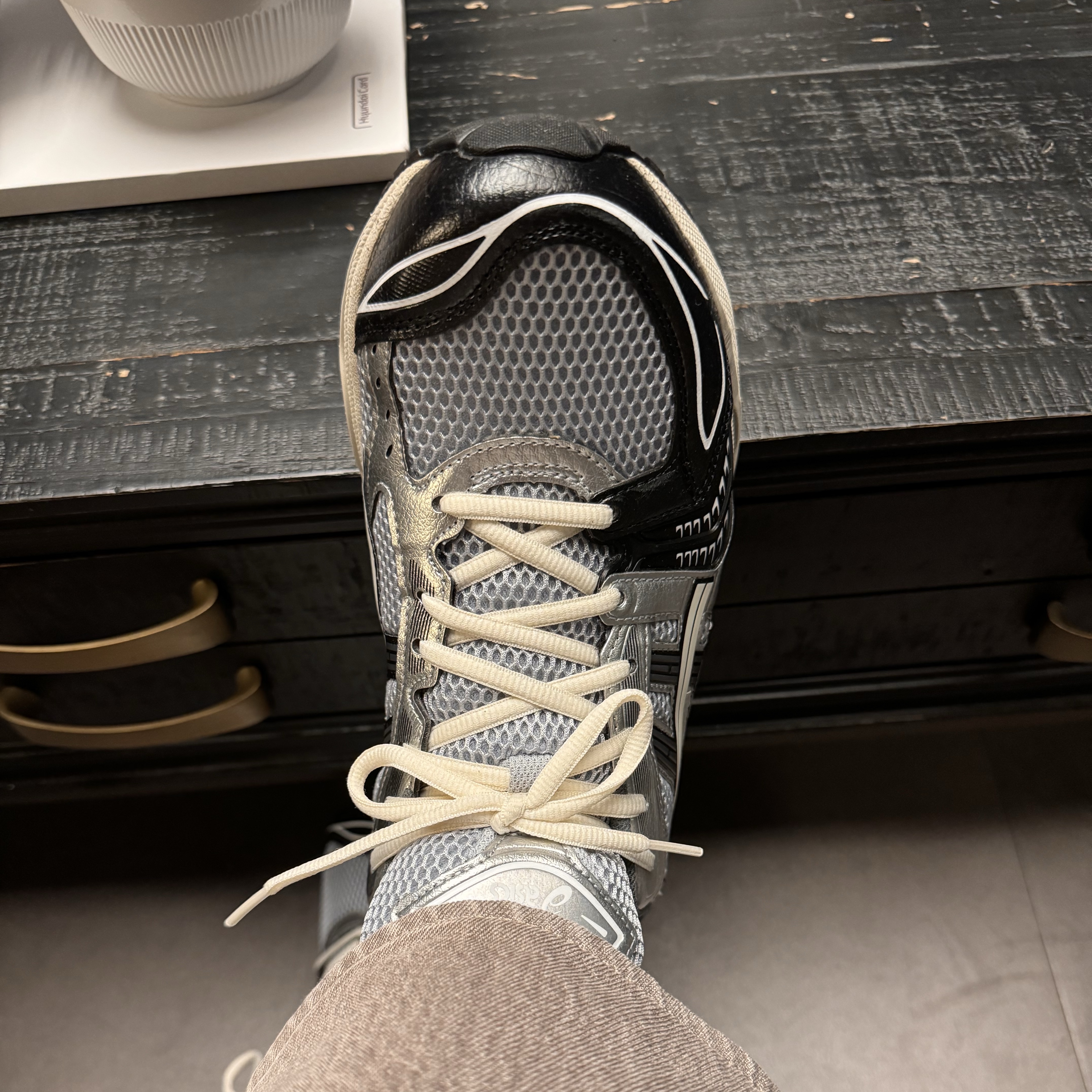 Asics Gel-Kayano 14 Black Glacier Grey, Auralee Hard Twist Faded Brown Denim 5P Pants Mocha Brown - 22SS 착용 스타일