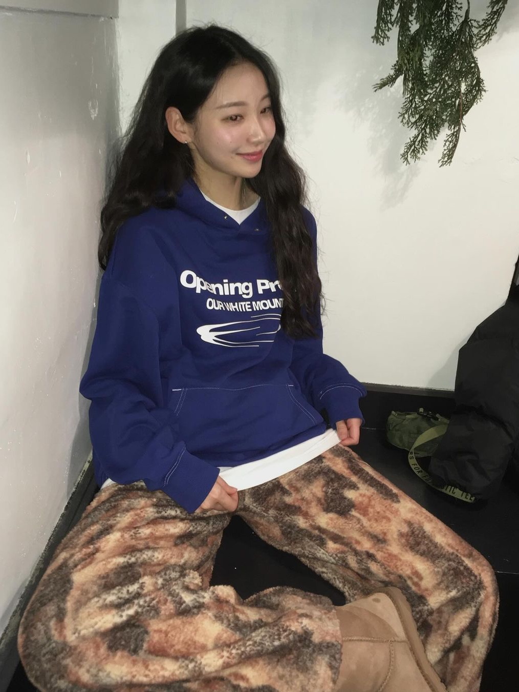 Opening Project Identity Hoodie Cobalt Blue 착용 스타일 - 8