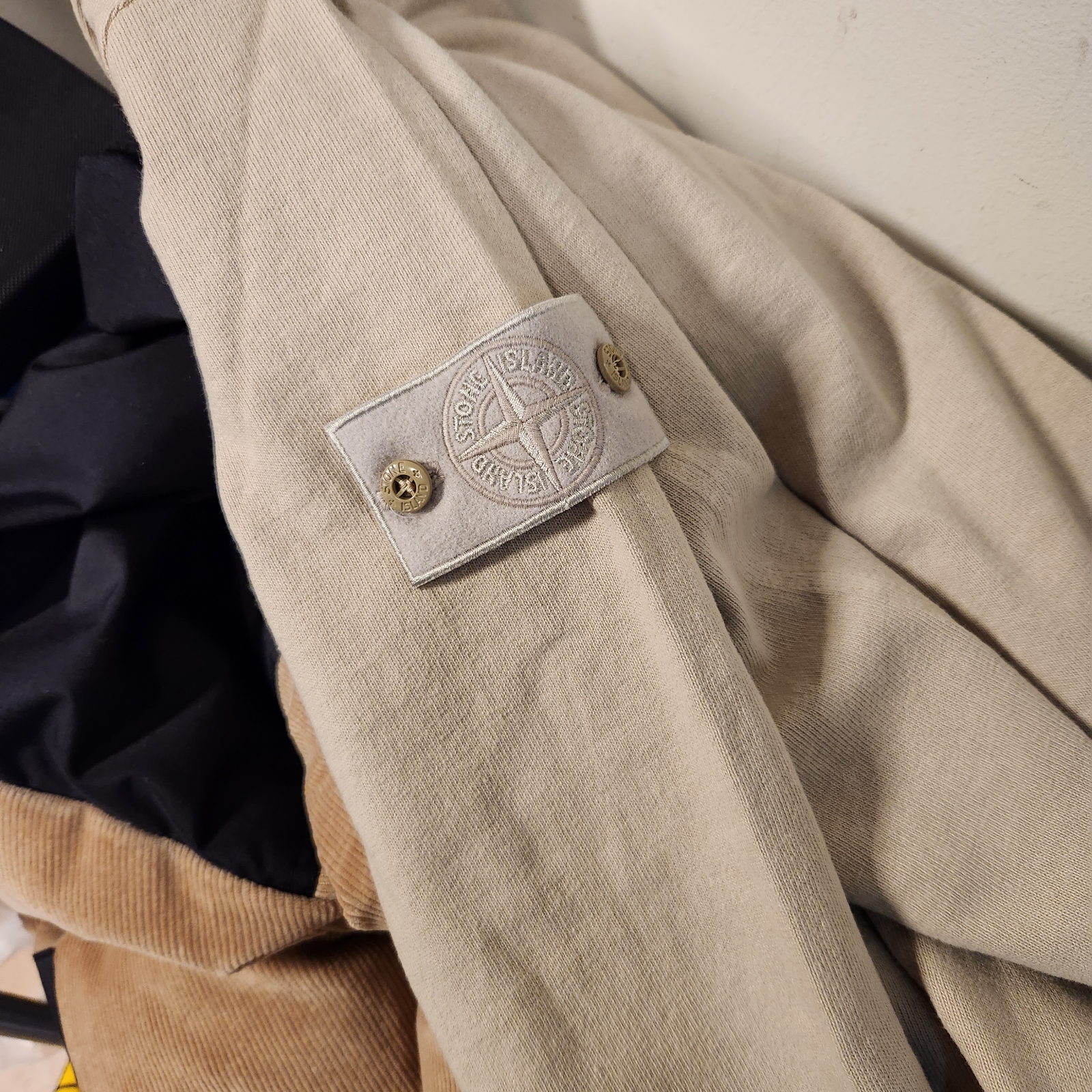 Stone Island 611F3 Ghost Piece Organic Cotton Crewneck Sweatshirt Beige - 23SS 착용 스타일